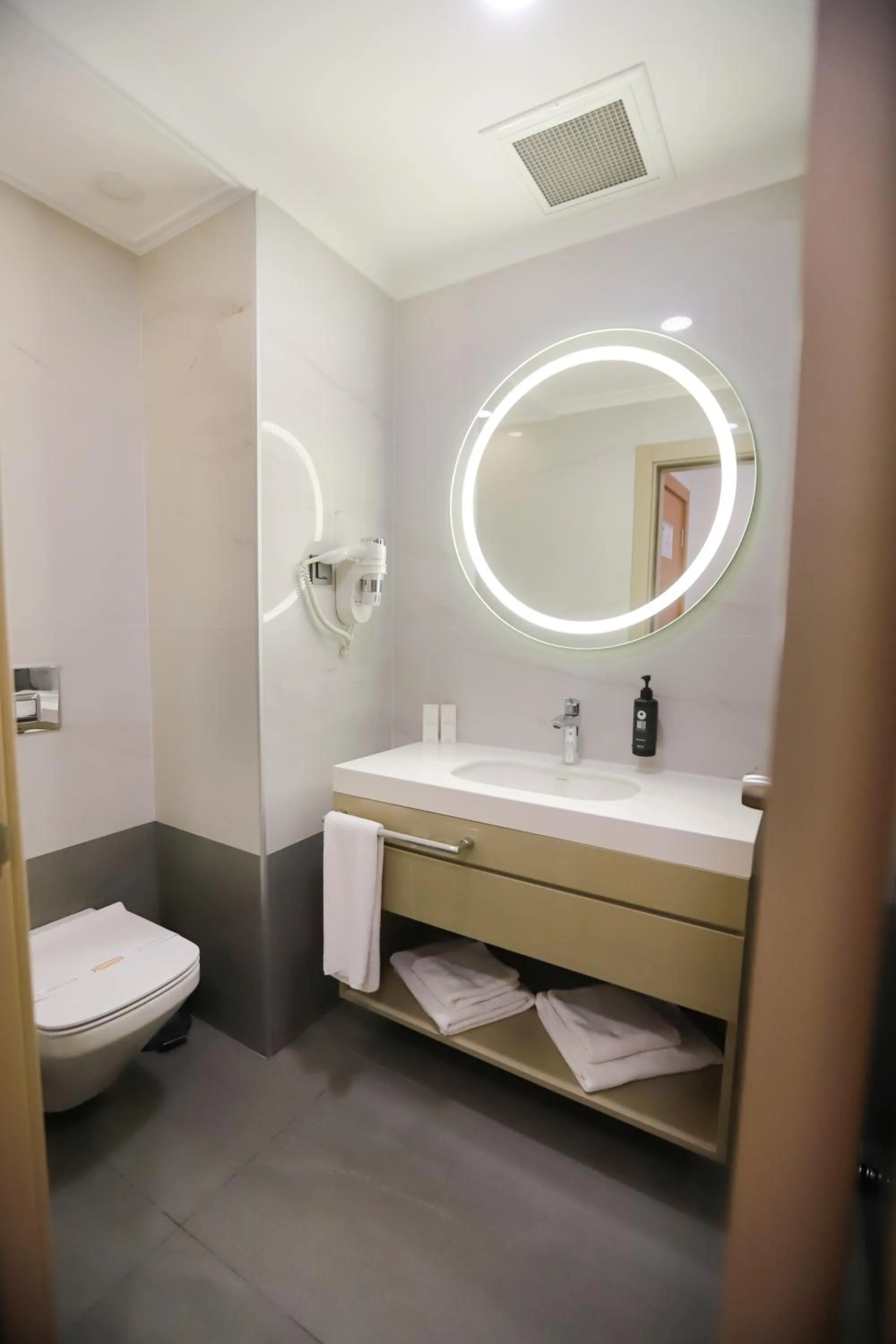 Bathroom in La Quinta by Wyndham Giresun