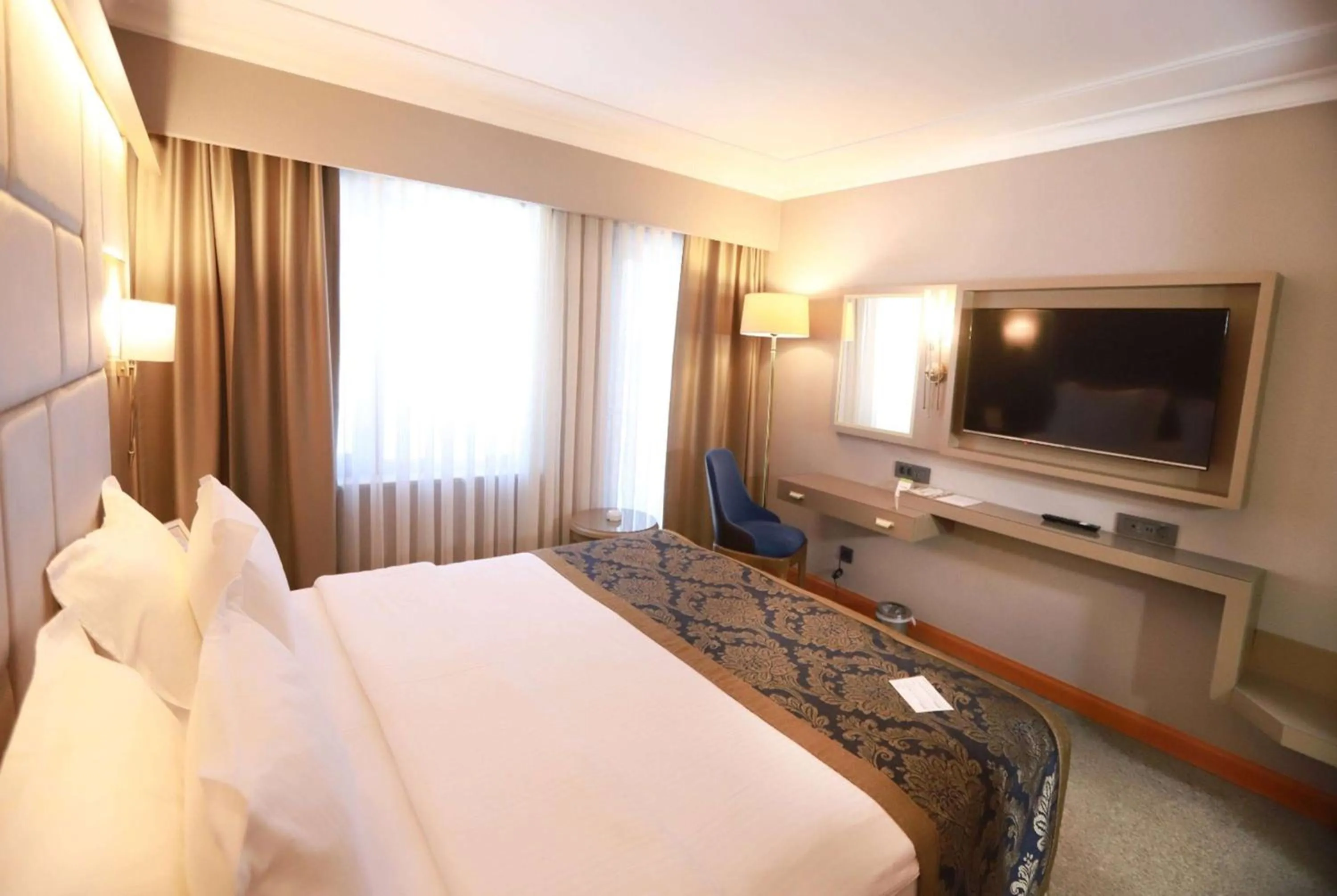 Photo of the whole room, Bed in La Quinta by Wyndham Giresun