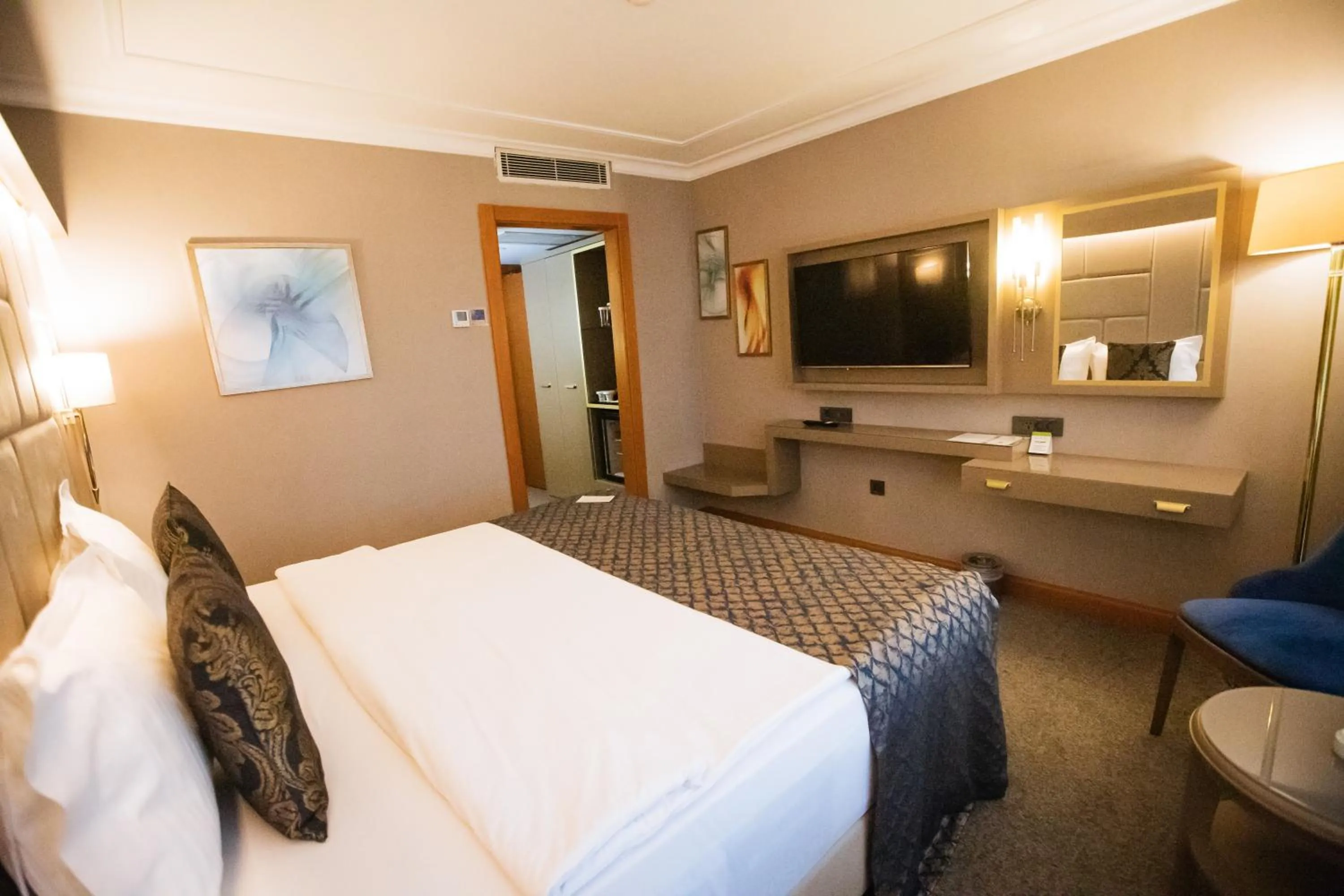 Photo of the whole room, Bed in La Quinta by Wyndham Giresun