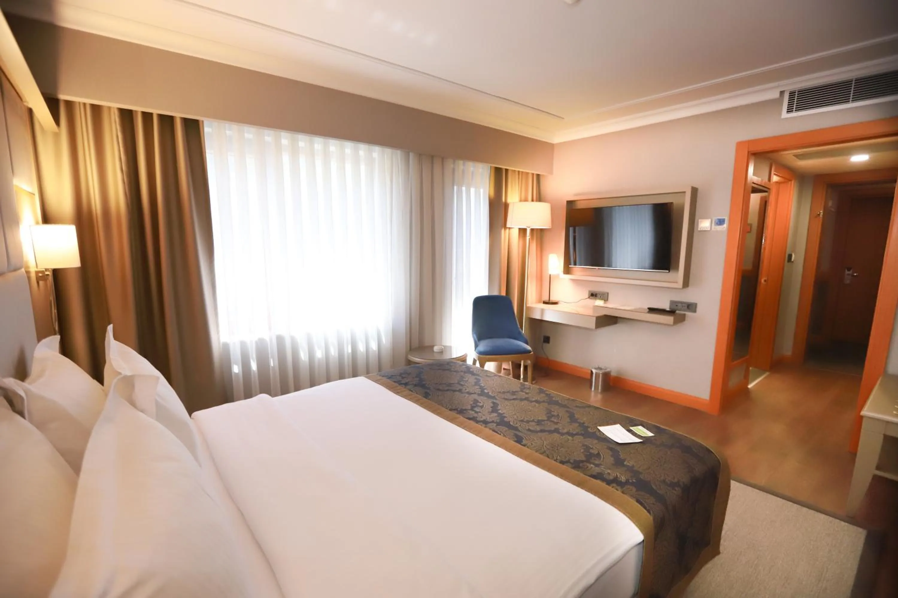 Photo of the whole room, Bed in La Quinta by Wyndham Giresun