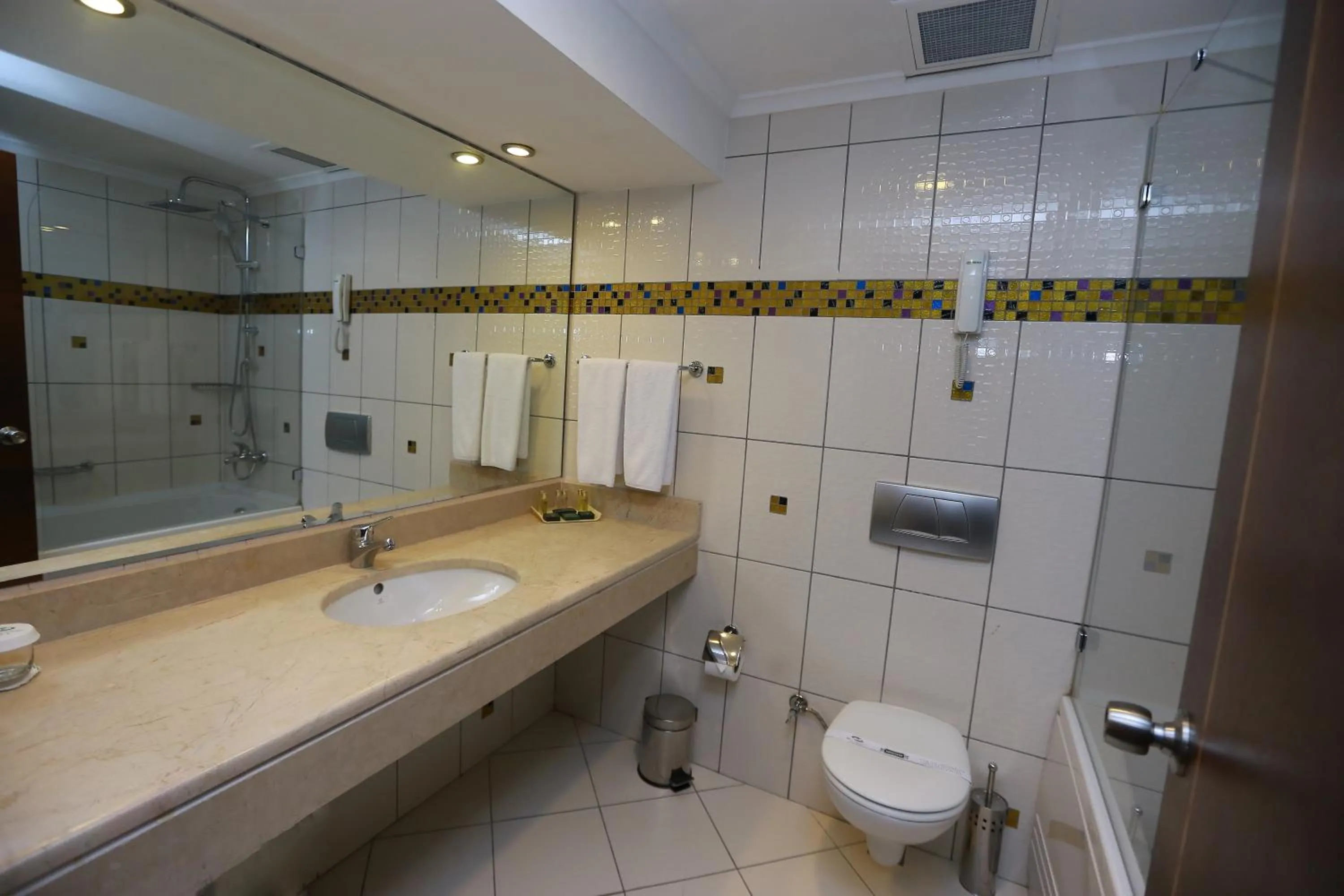 Bathroom in La Quinta by Wyndham Giresun