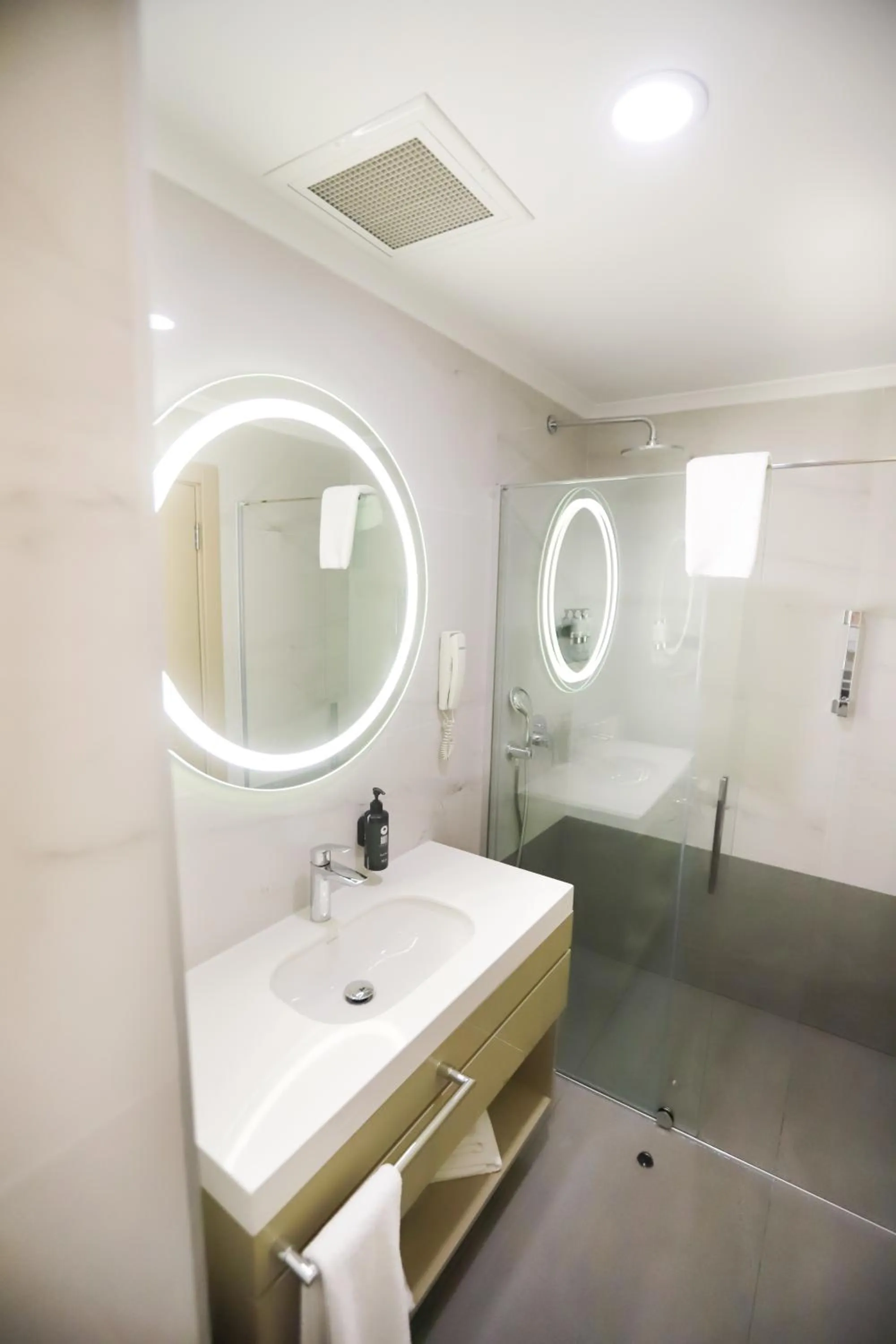 Bathroom in La Quinta by Wyndham Giresun