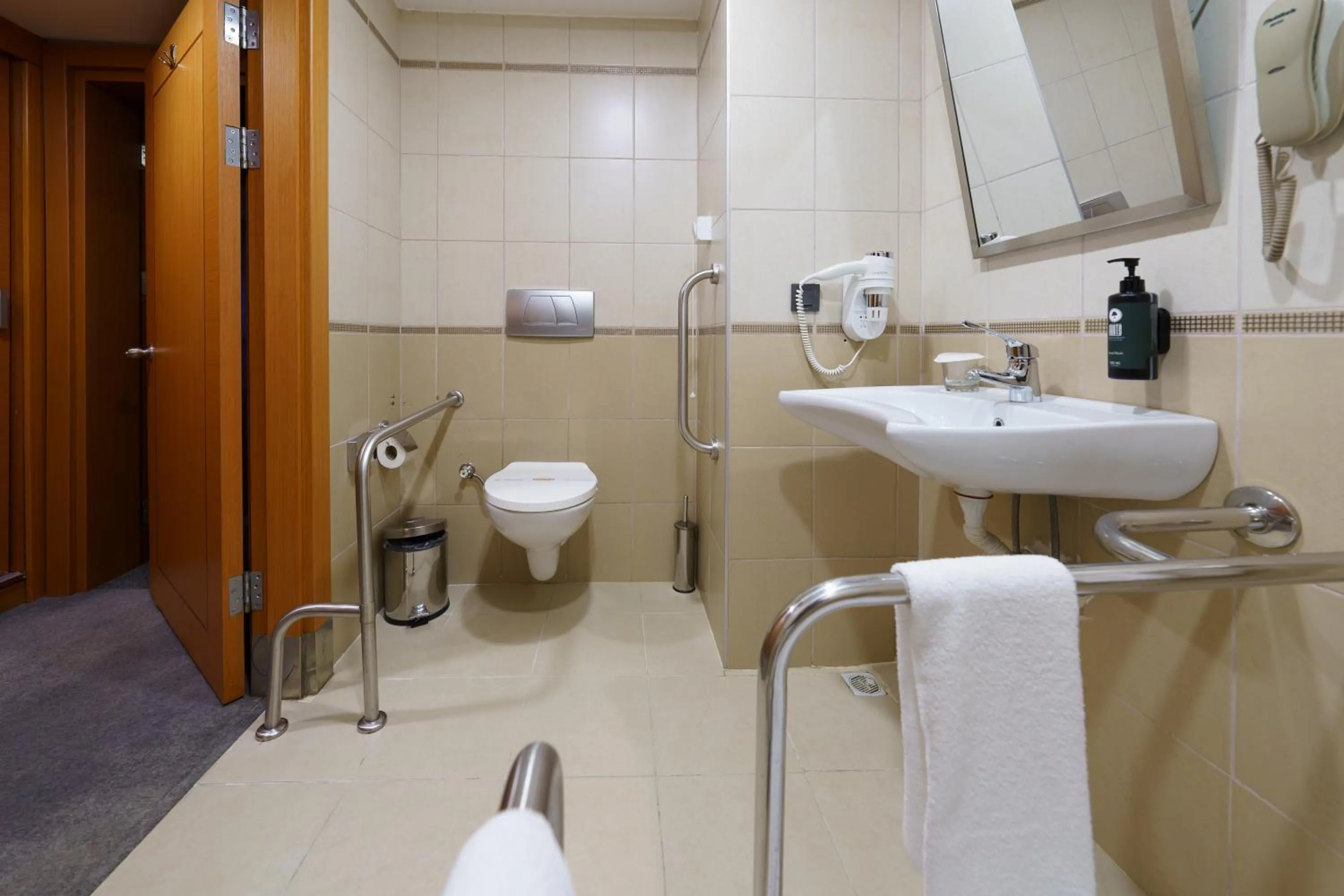 Bathroom in La Quinta by Wyndham Giresun