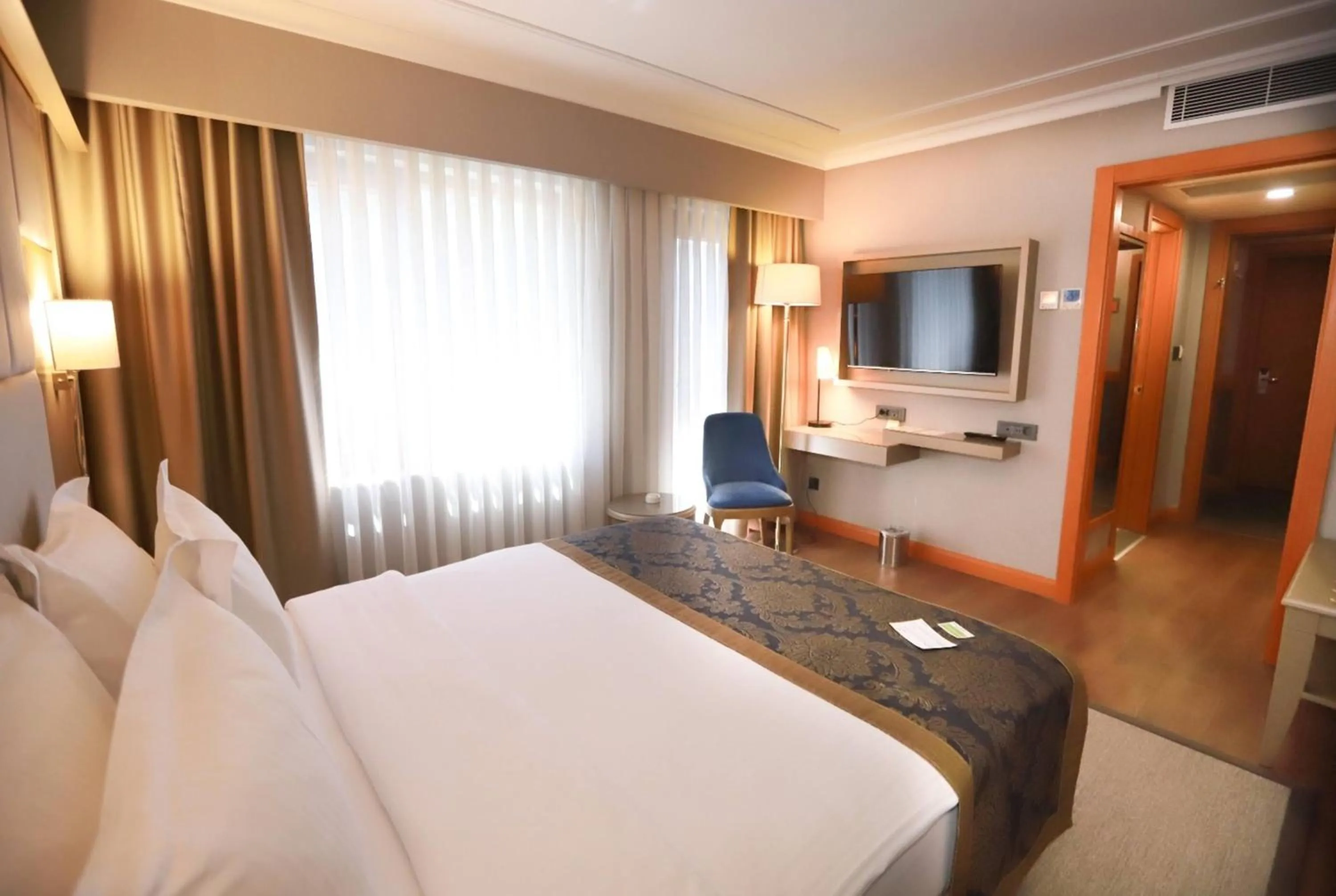 Photo of the whole room, Bed in La Quinta by Wyndham Giresun