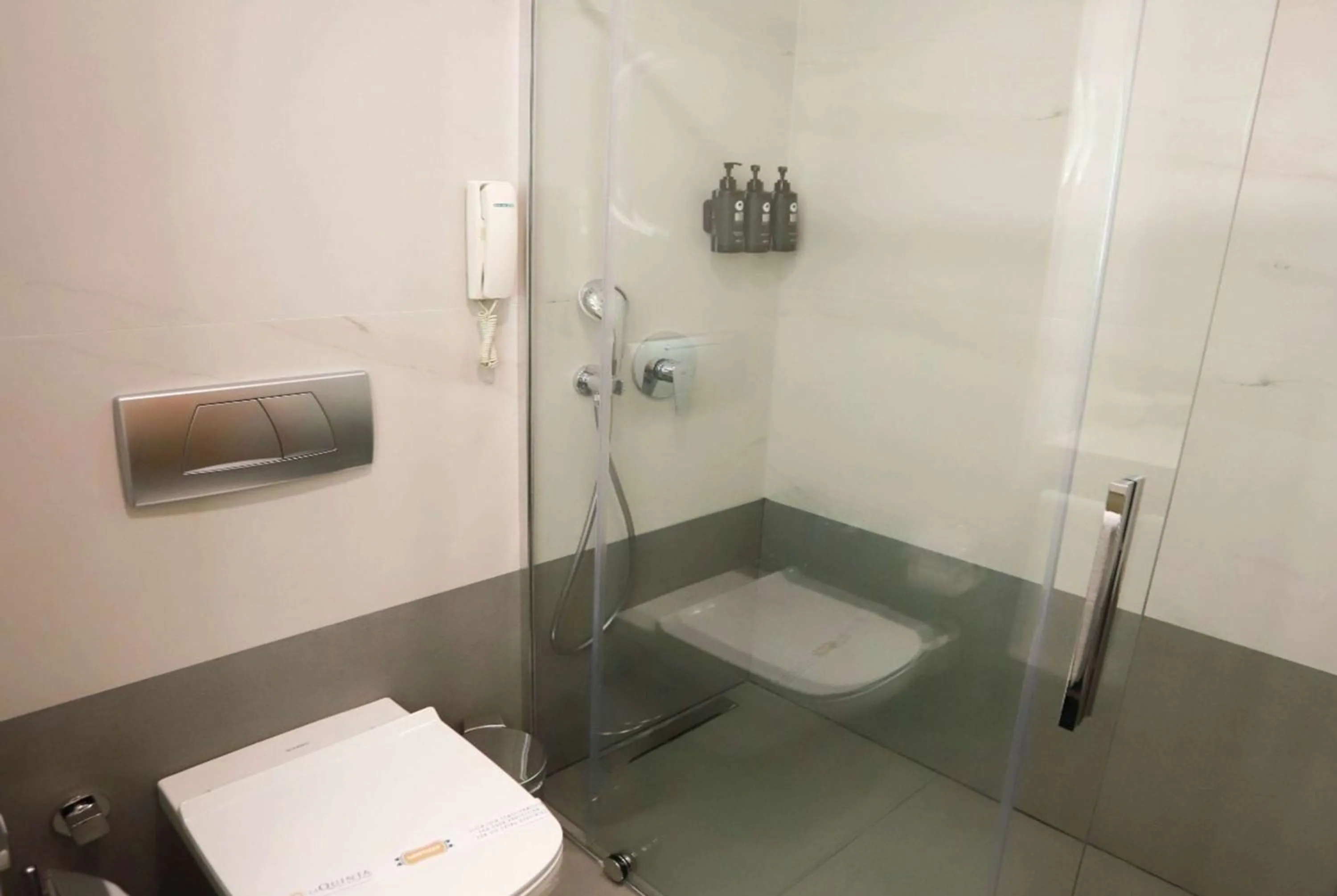 TV and multimedia in La Quinta by Wyndham Giresun