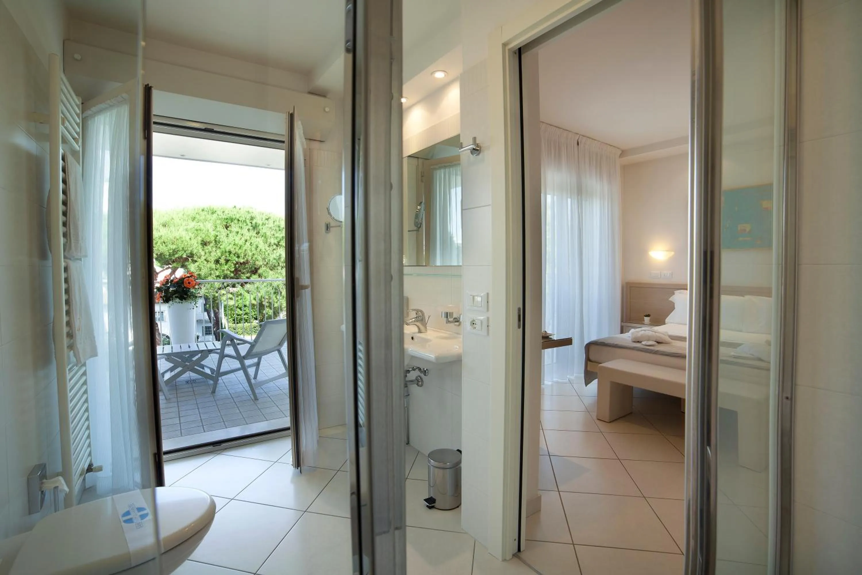 Photo of the whole room, Bed in Hotel Gala