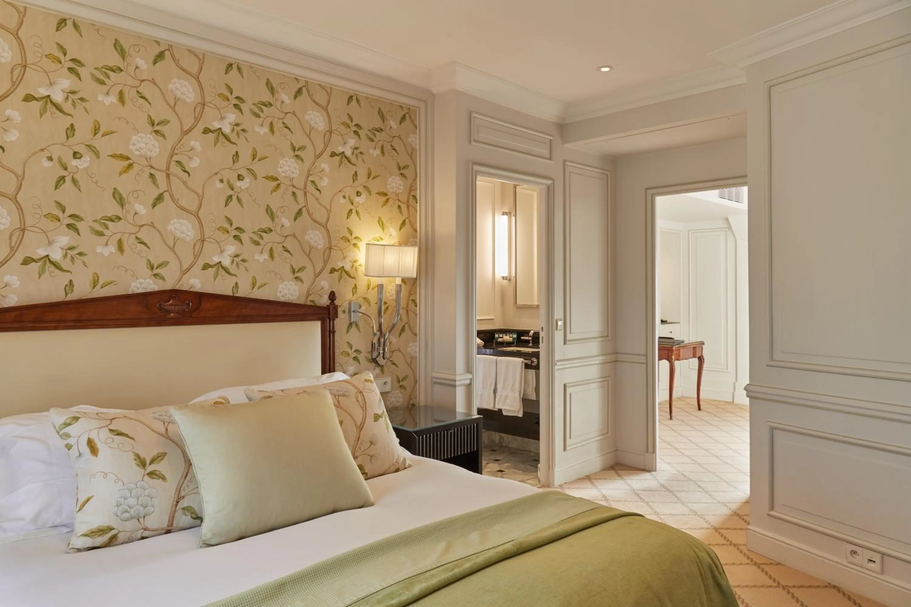 Bed in Hôtel San Régis