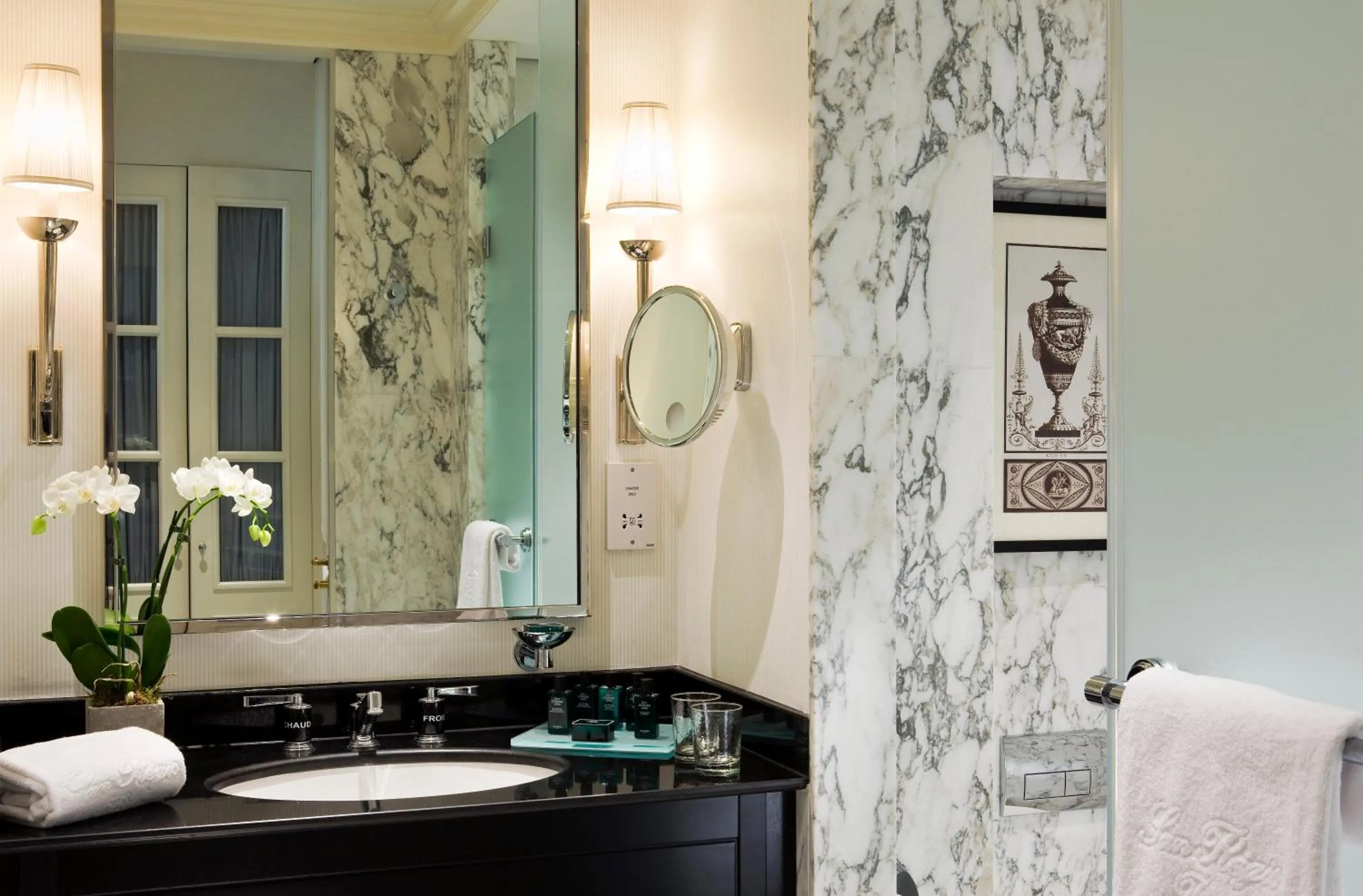 Bathroom in Hôtel San Régis