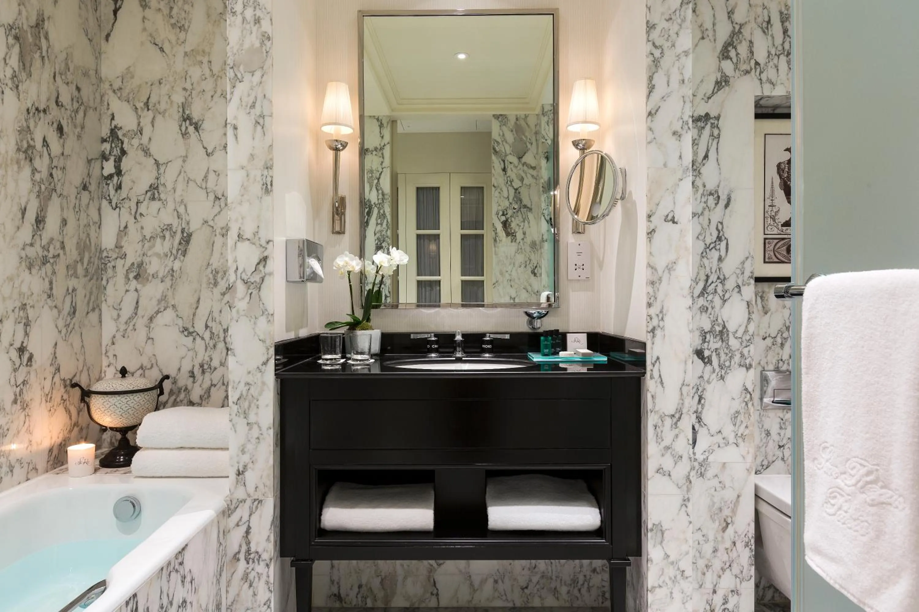 Bathroom in Hôtel San Régis