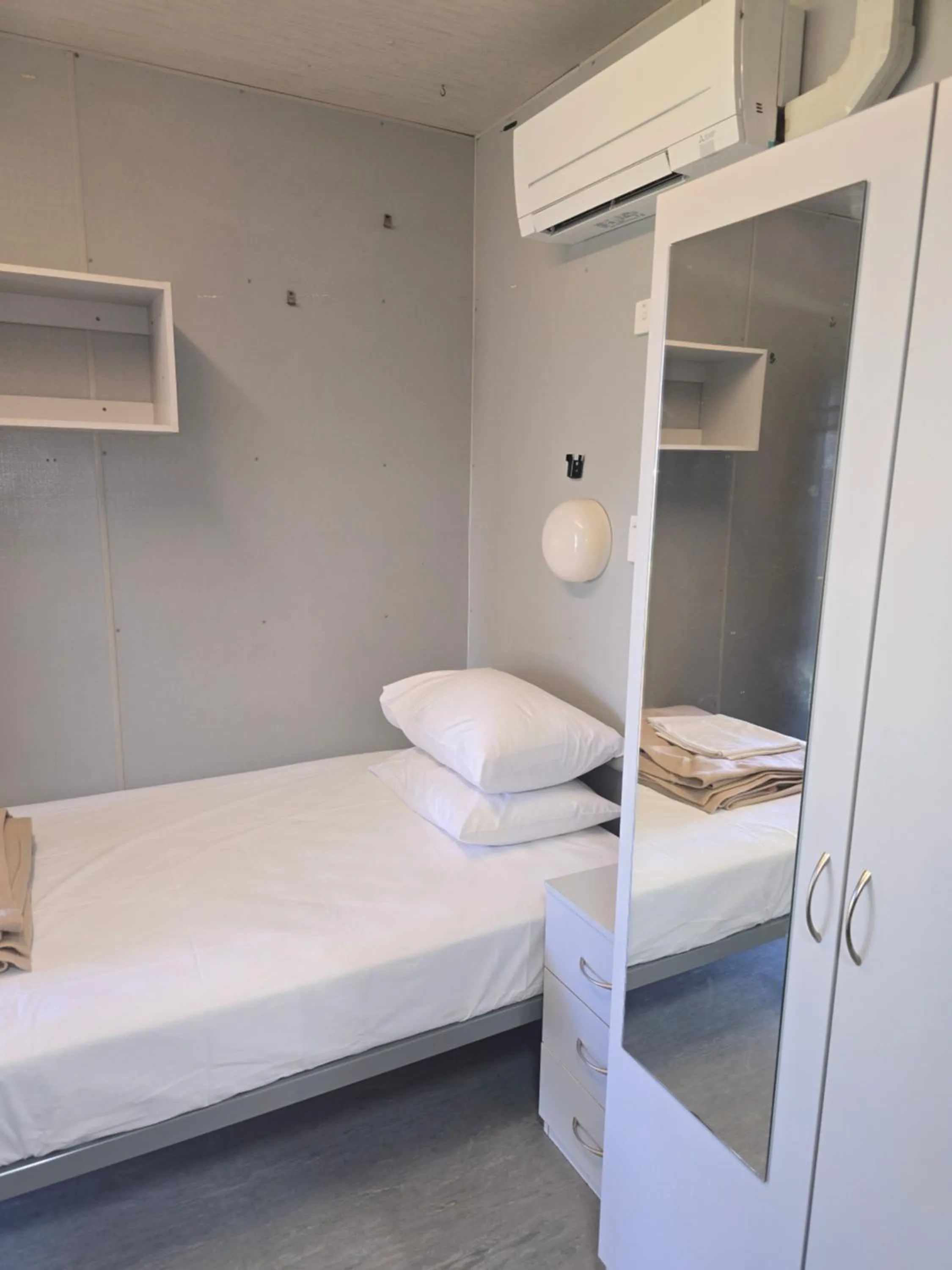 Bed in Narangba Motel (formerly Brisbane North B&B and Winery)