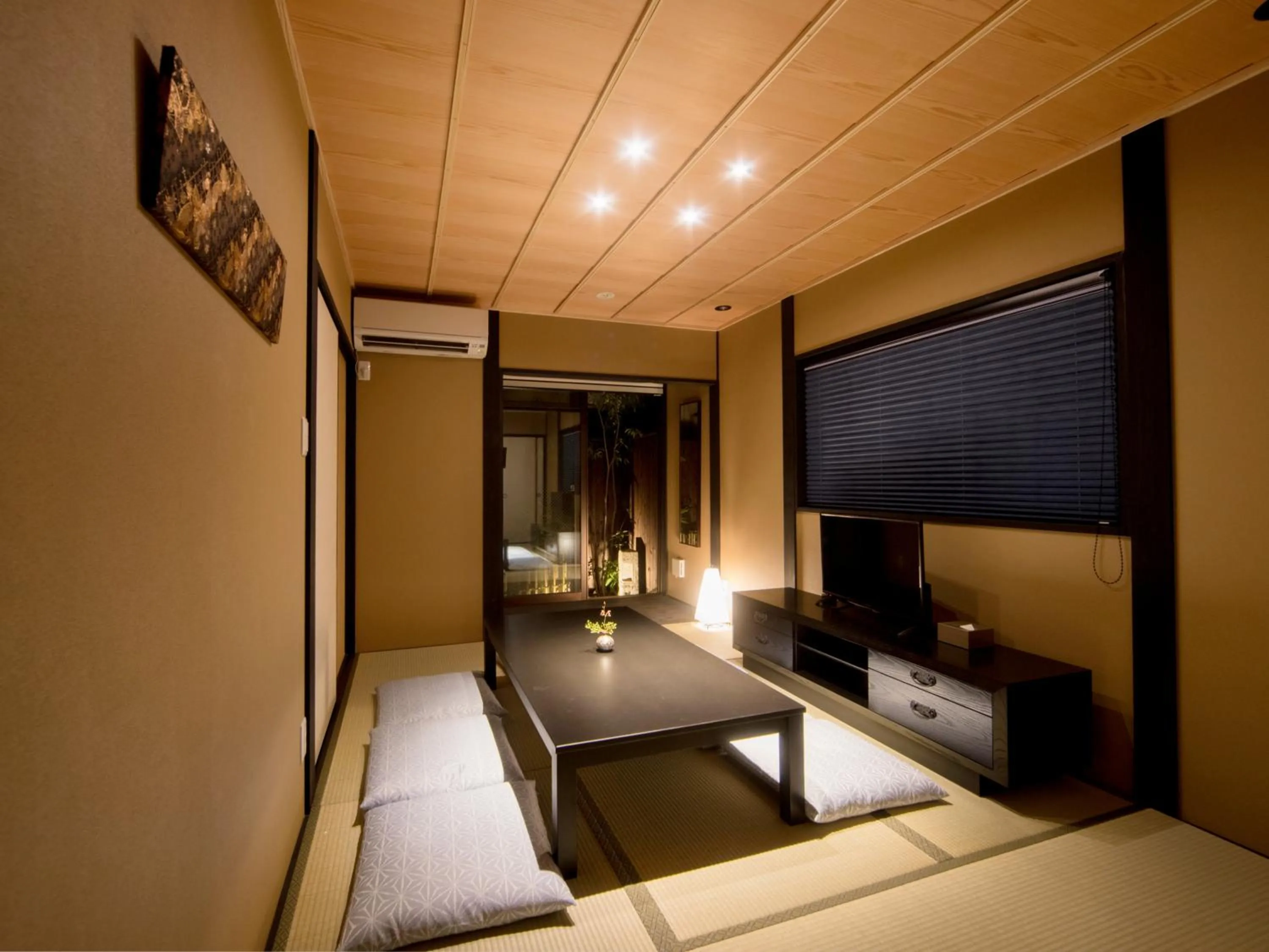 Living room, Bed in Rinn Kujofujinoki Central