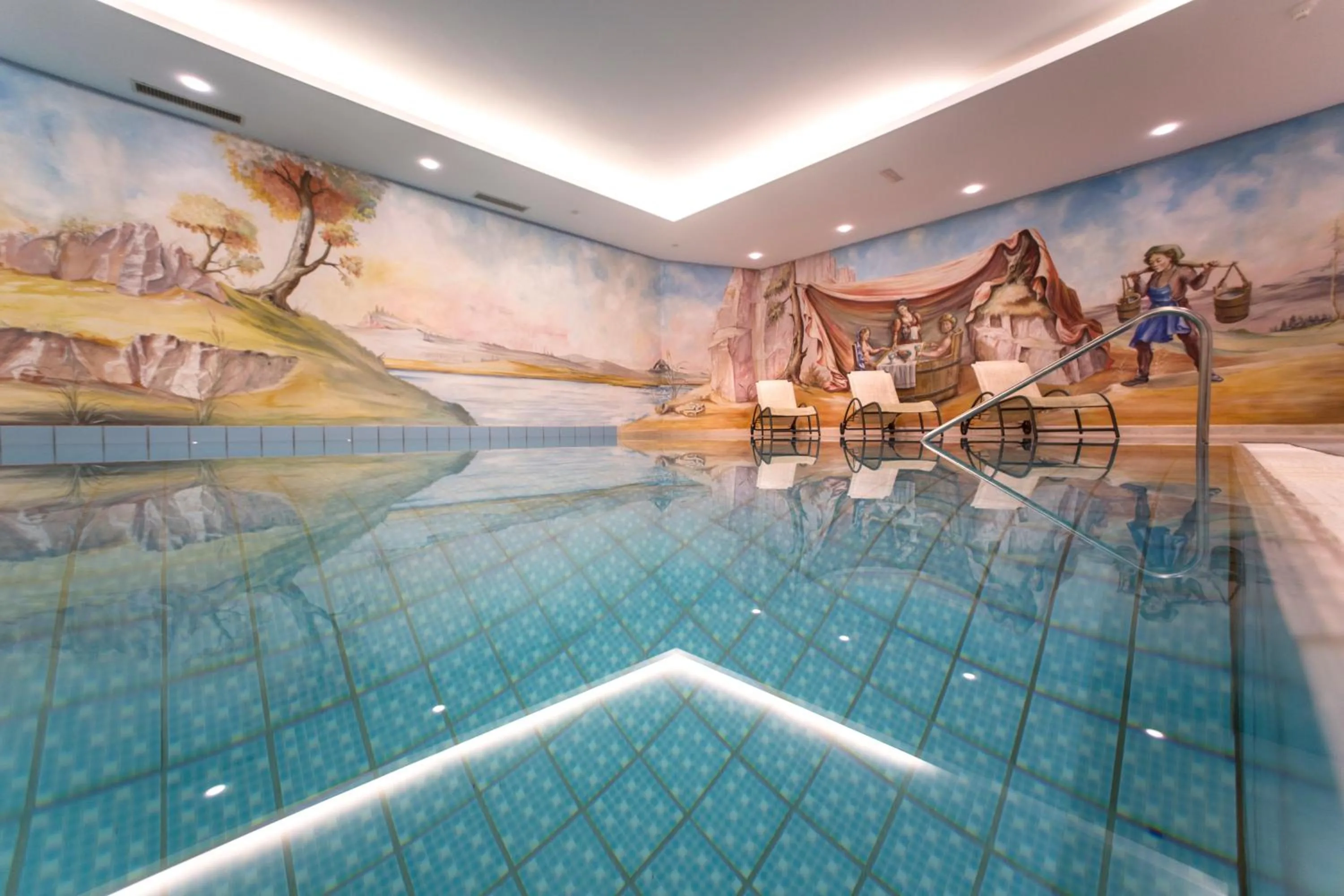 Swimming pool in Sporthotel Floralpina
