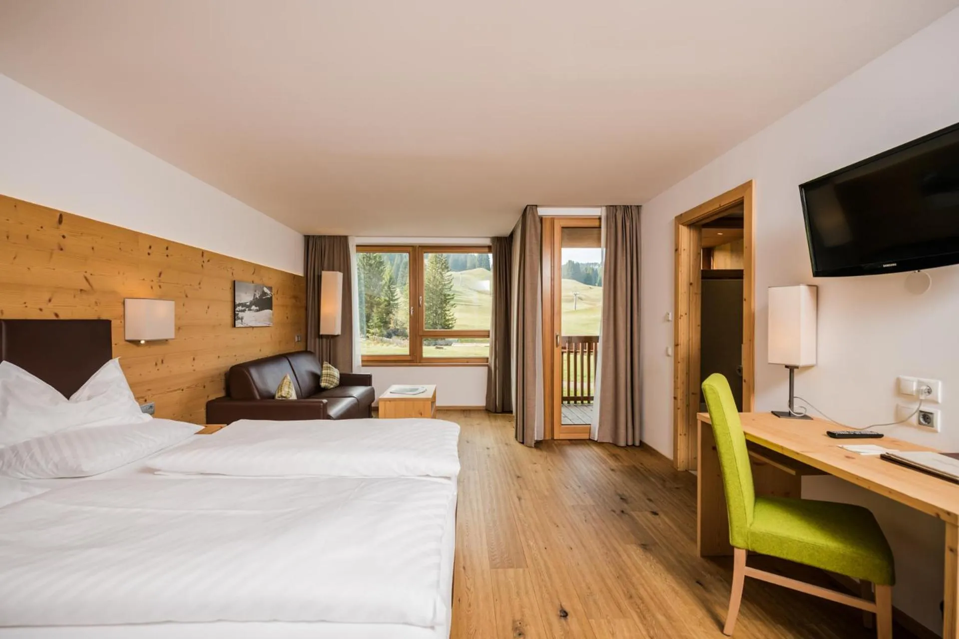 Bed in Sporthotel Floralpina