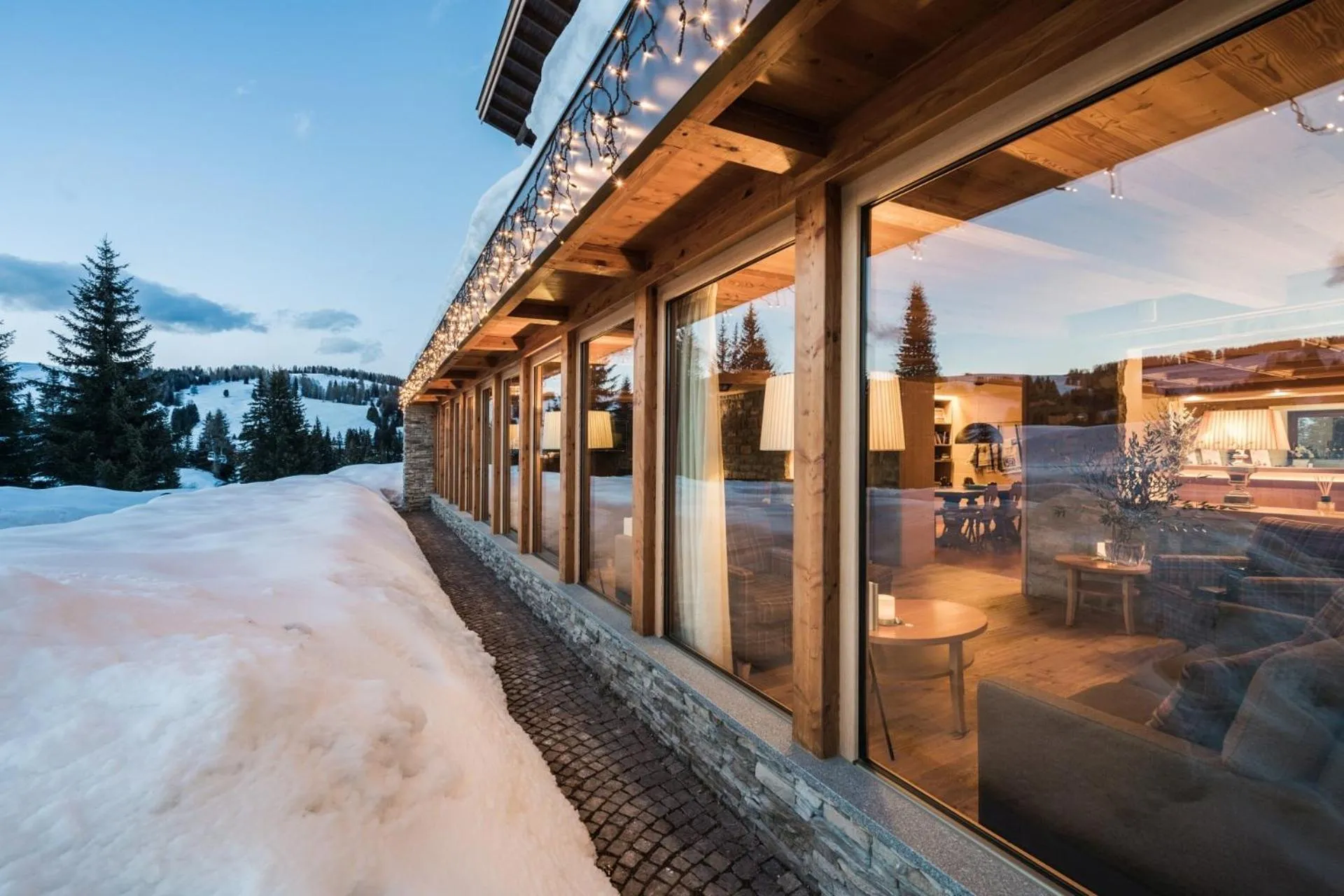 Facade/entrance in Sporthotel Floralpina