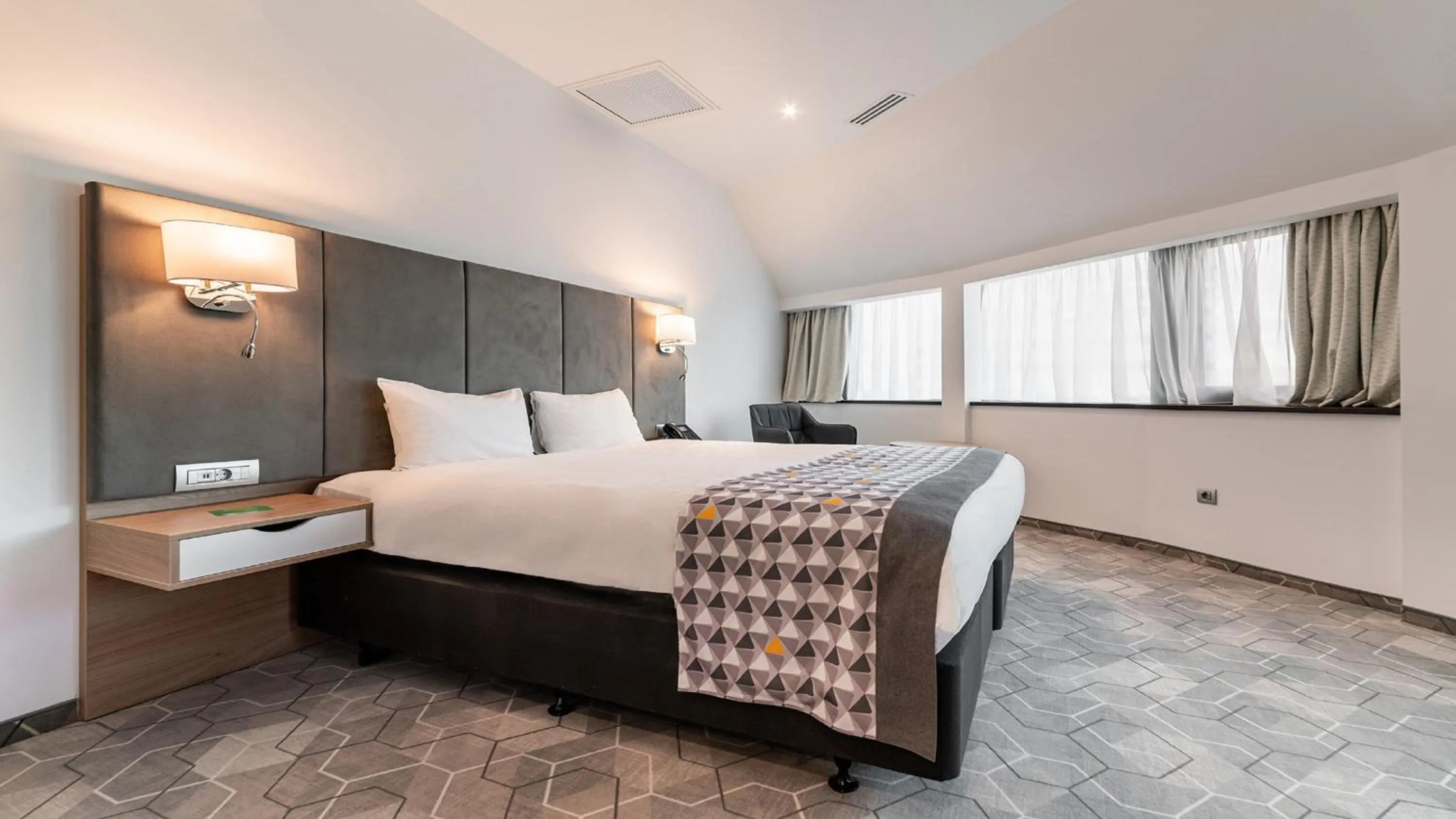 Photo of the whole room, Bed in Holiday Inn Bucharest - Times by IHG