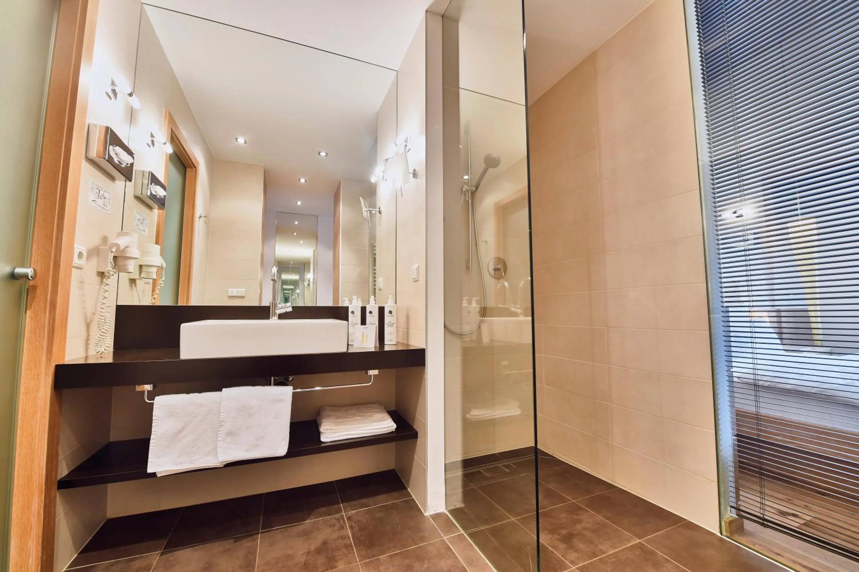 Shower, Bed in Hotel Belvedere - Adults Only - 14 plus