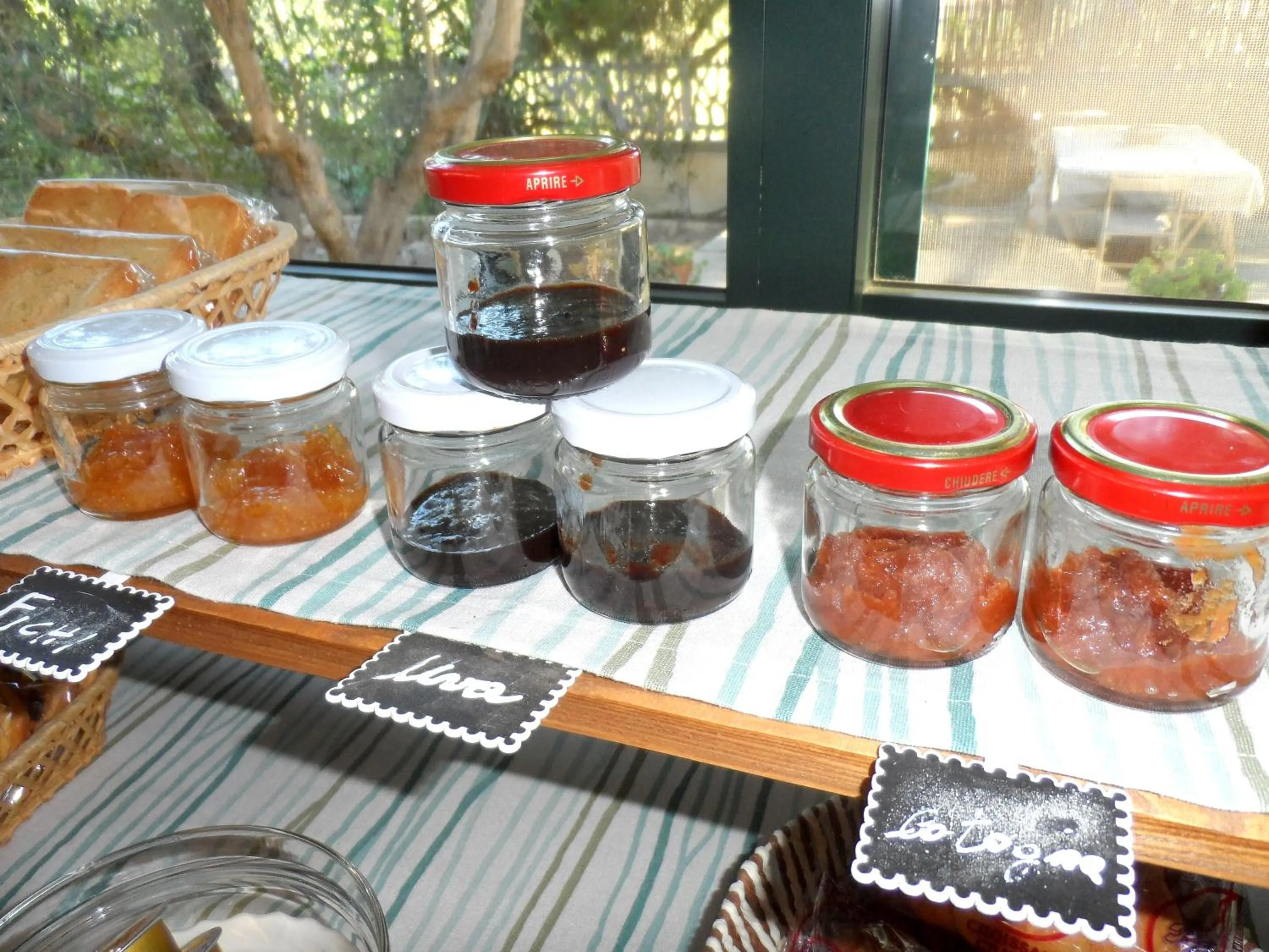 Buffet breakfast in B&B Santa Venardia Gallipoli