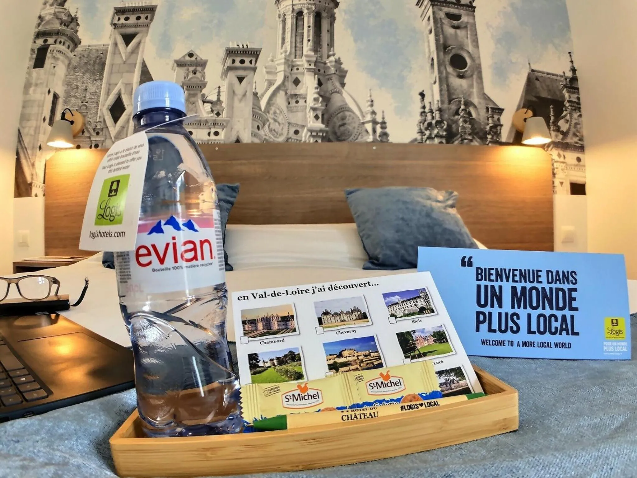 Coffee/tea facilities in Logis Hôtel du Château