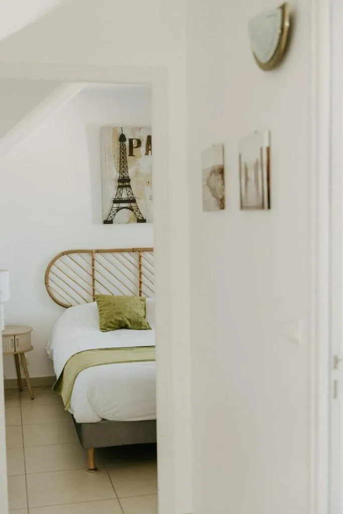 Photo of the whole room, Bed in Logis Hôtel du Château