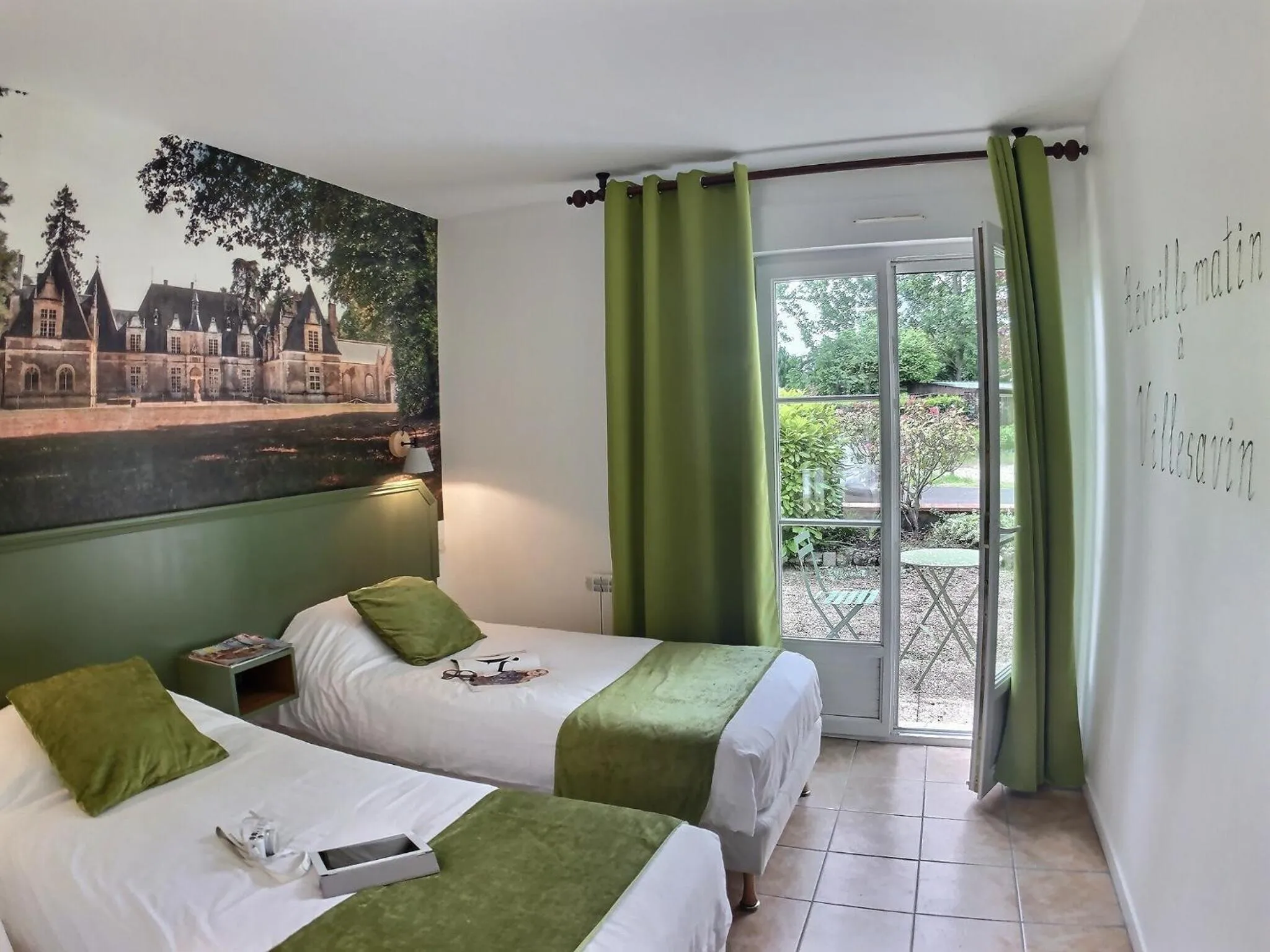 Patio, Bed in Logis Hôtel du Château