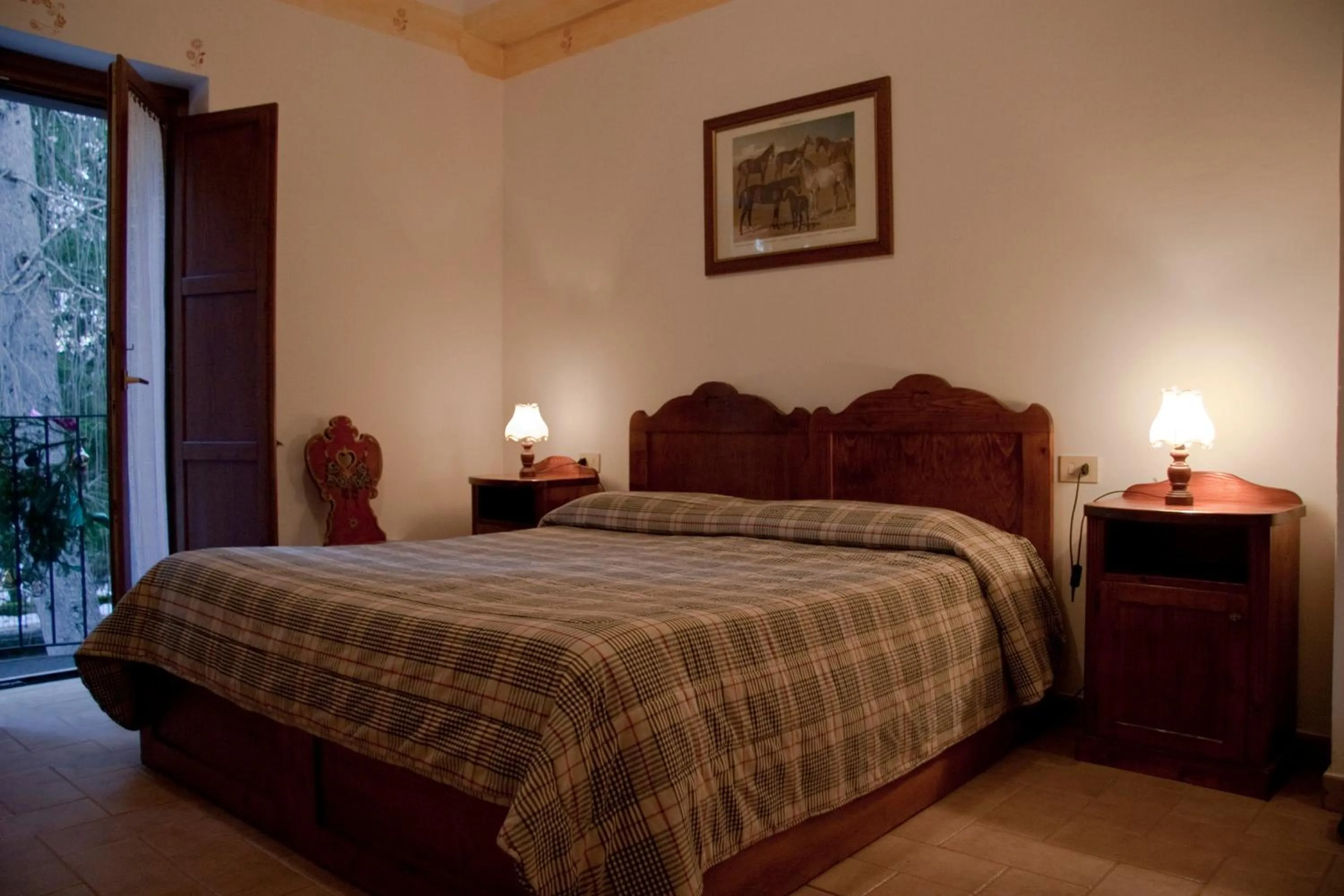 Photo of the whole room, Bed in LH Albergo il Paradiso