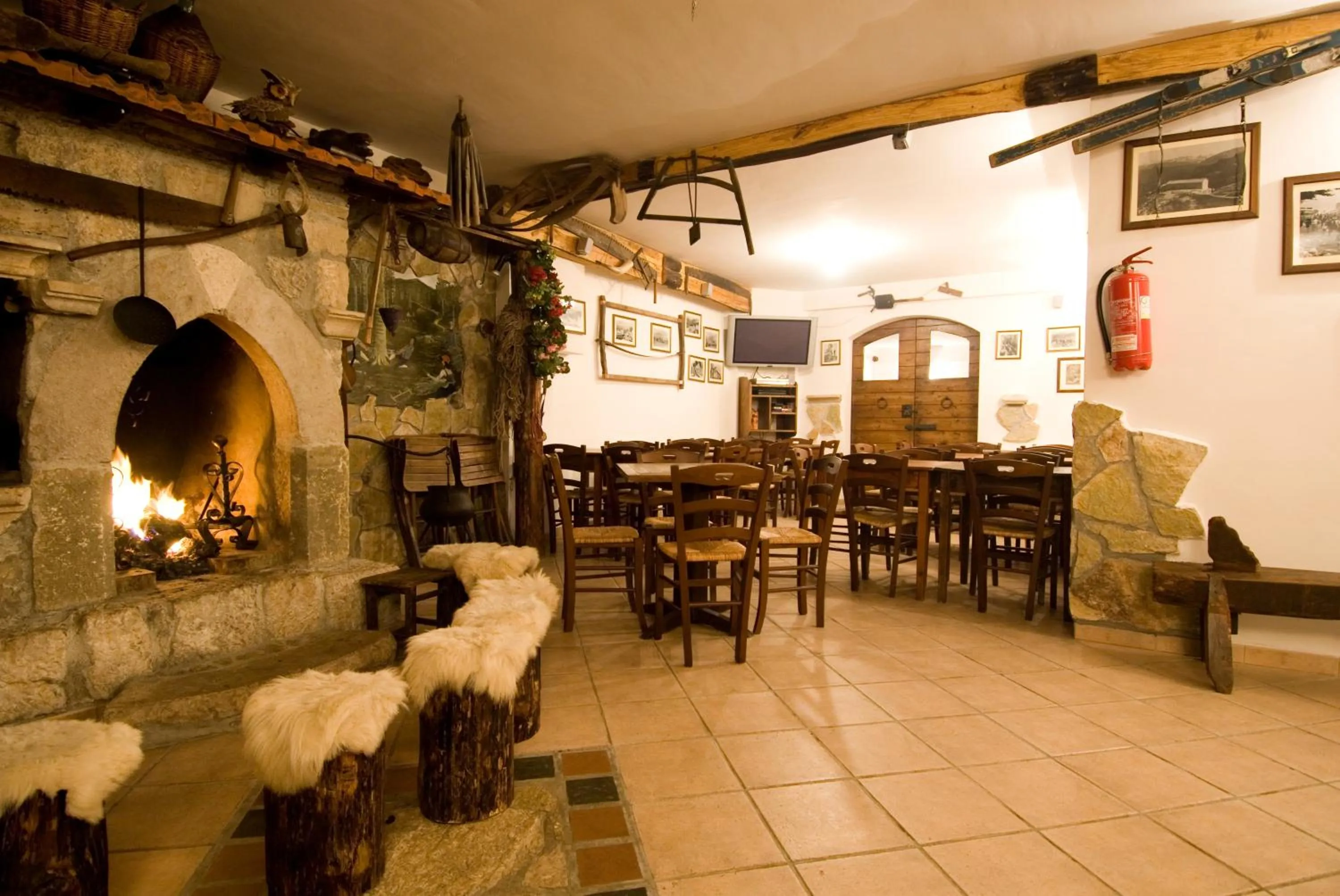 Restaurant/places to eat in LH Albergo il Paradiso