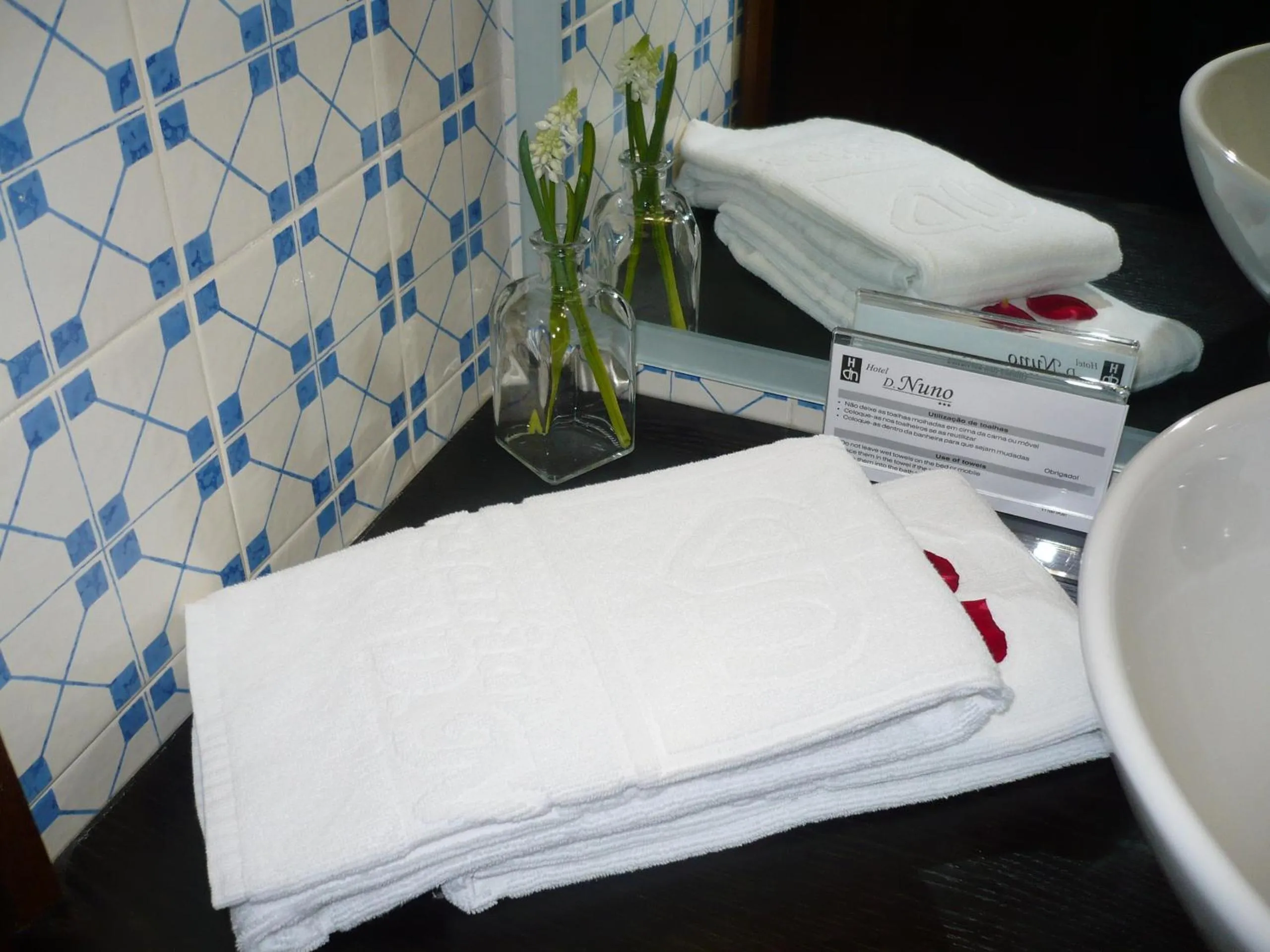 Bathroom in Hotel Dom Nuno