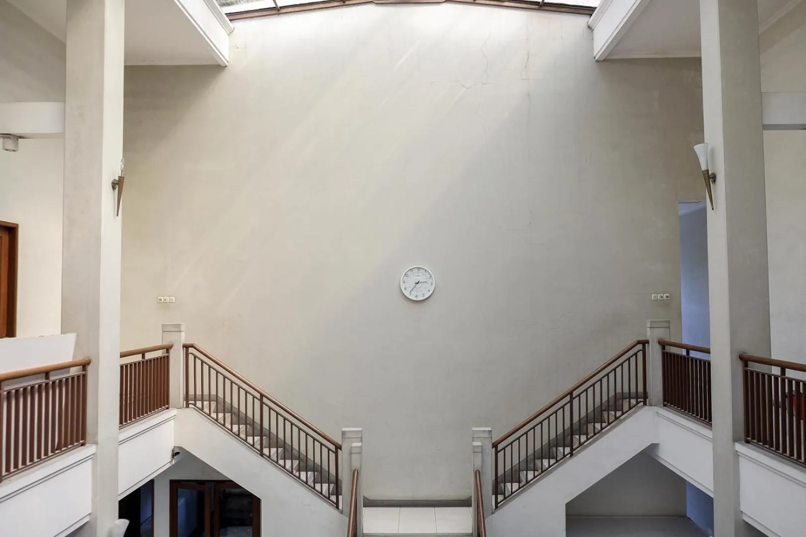 Property building in RedDoorz near Supermall Karawaci 2