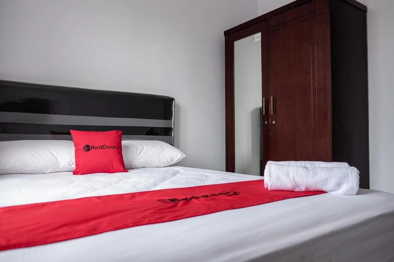 Bedroom in RedDoorz near Supermall Karawaci 2