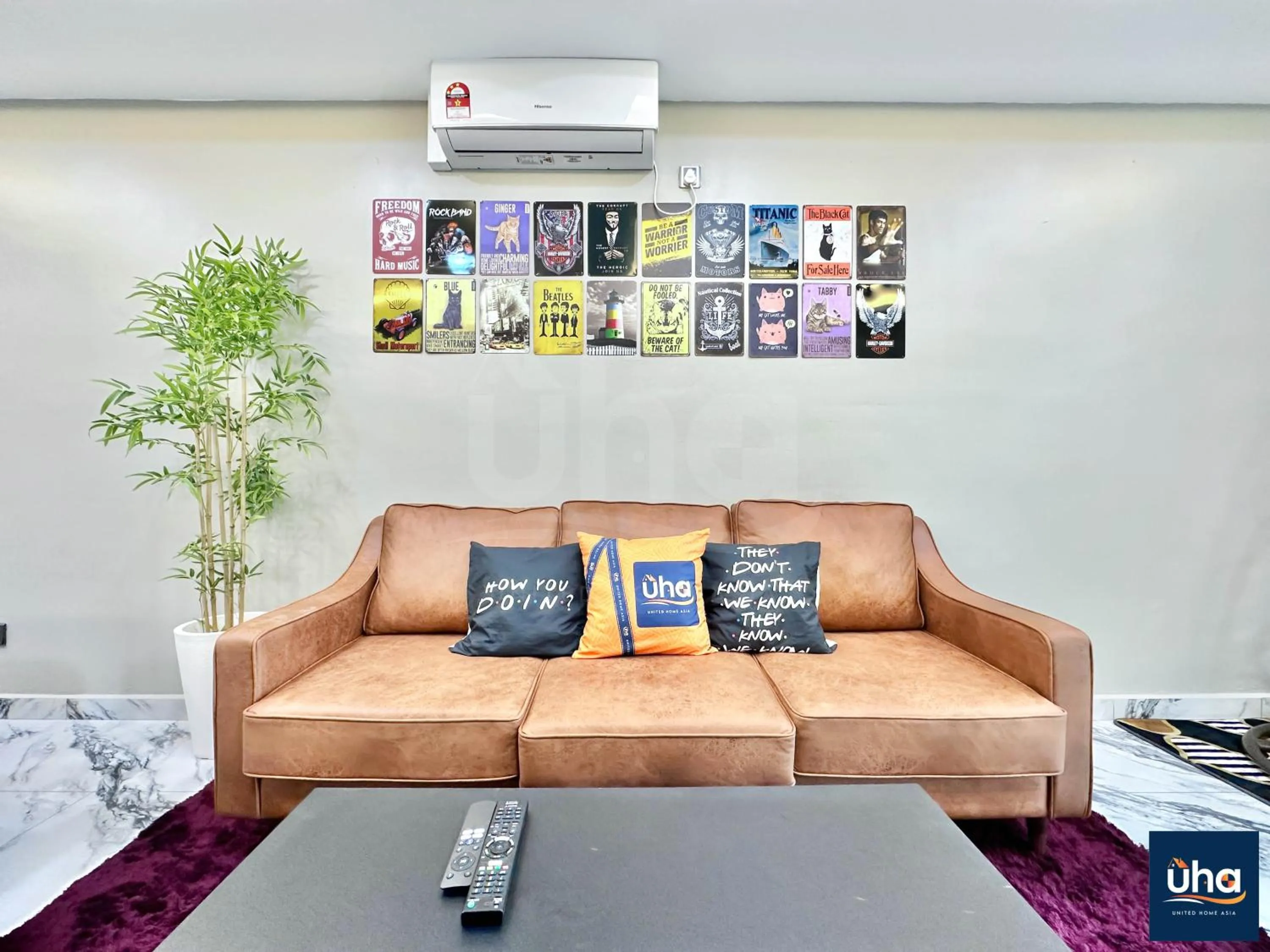 Living room in Akademik Suite by JK Home