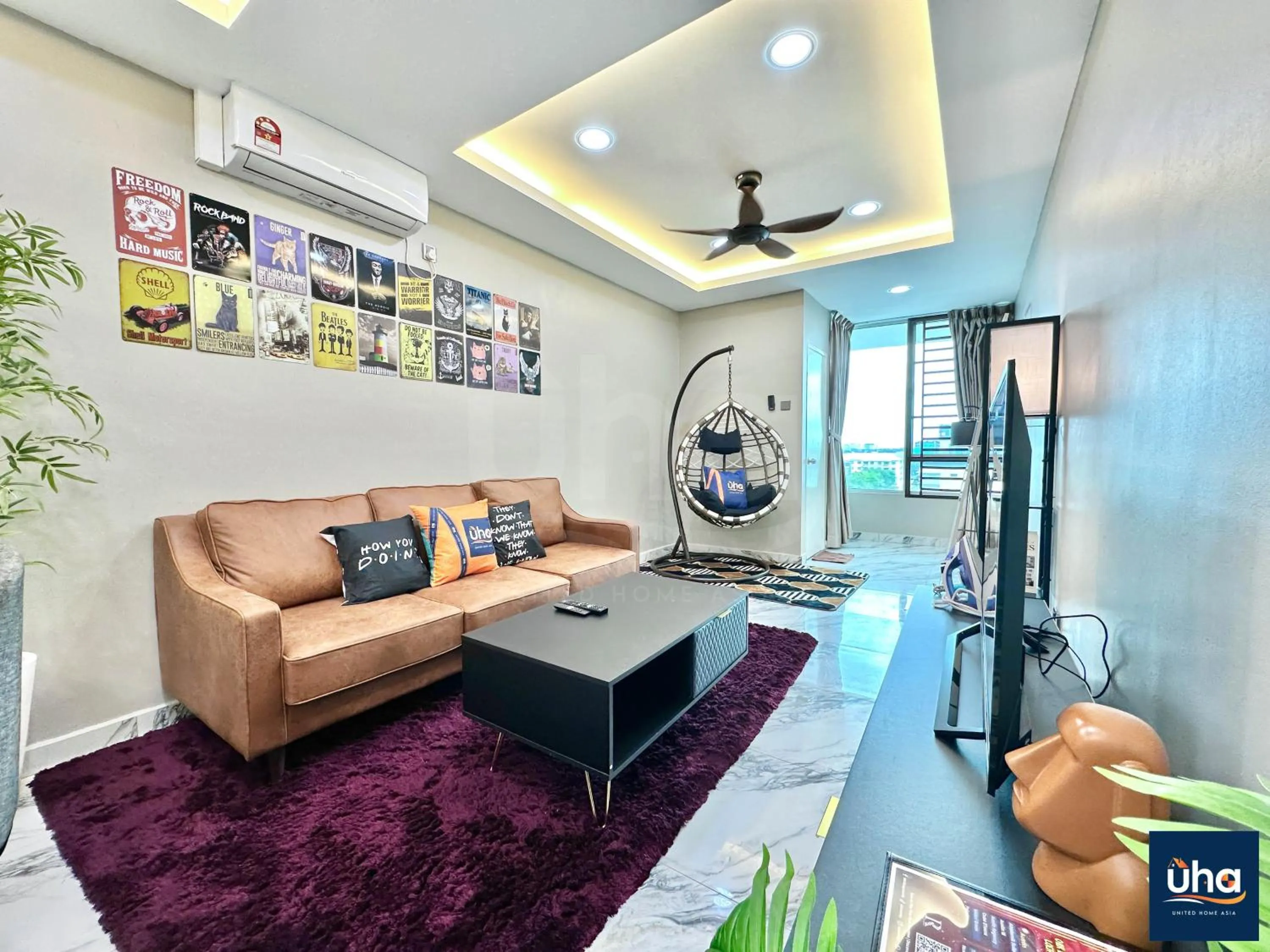 Living room in Akademik Suite by JK Home