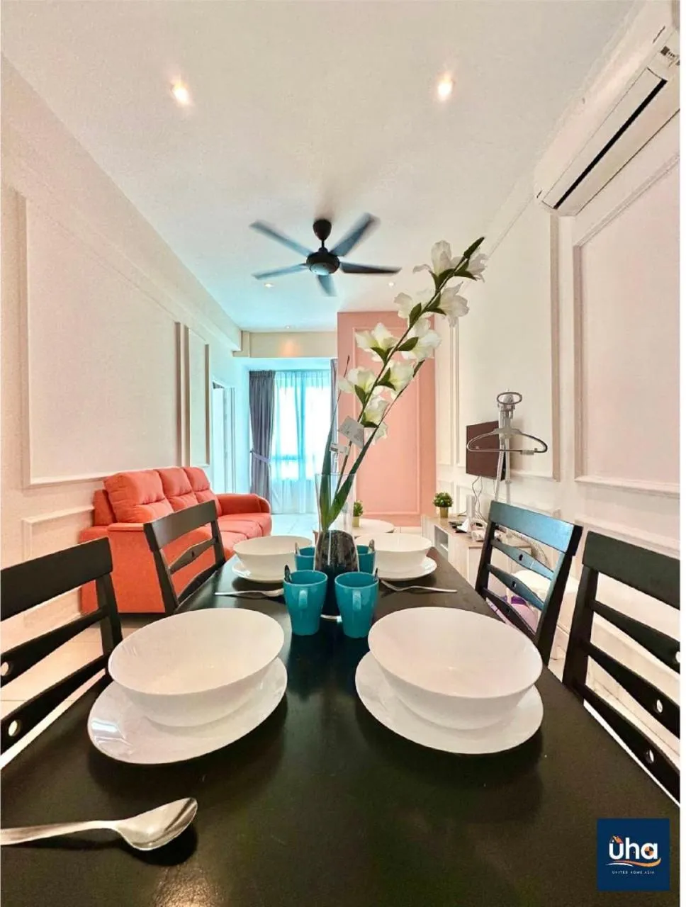 Dining area in Akademik Suite by JK Home