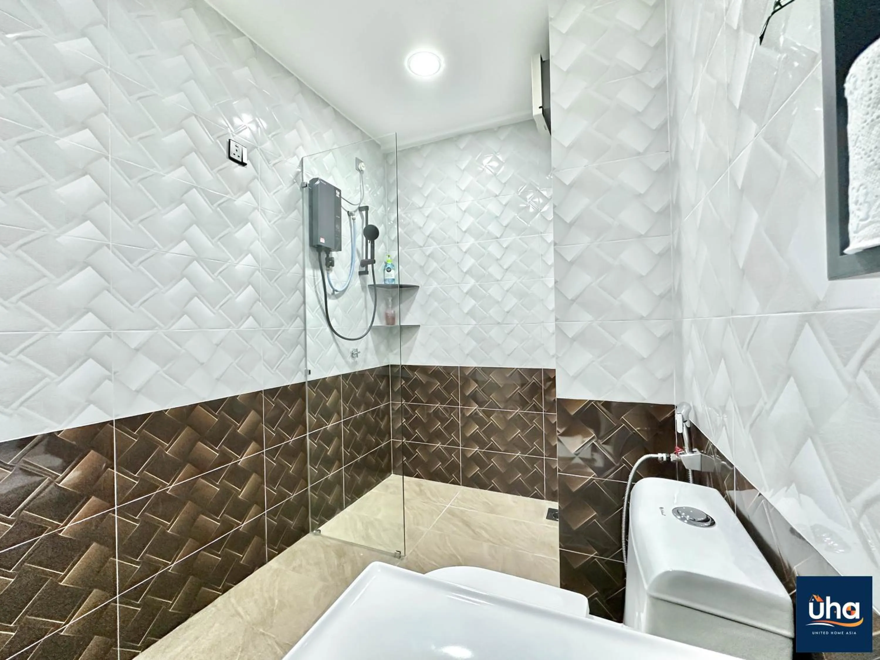 Shower in Akademik Suite by JK Home