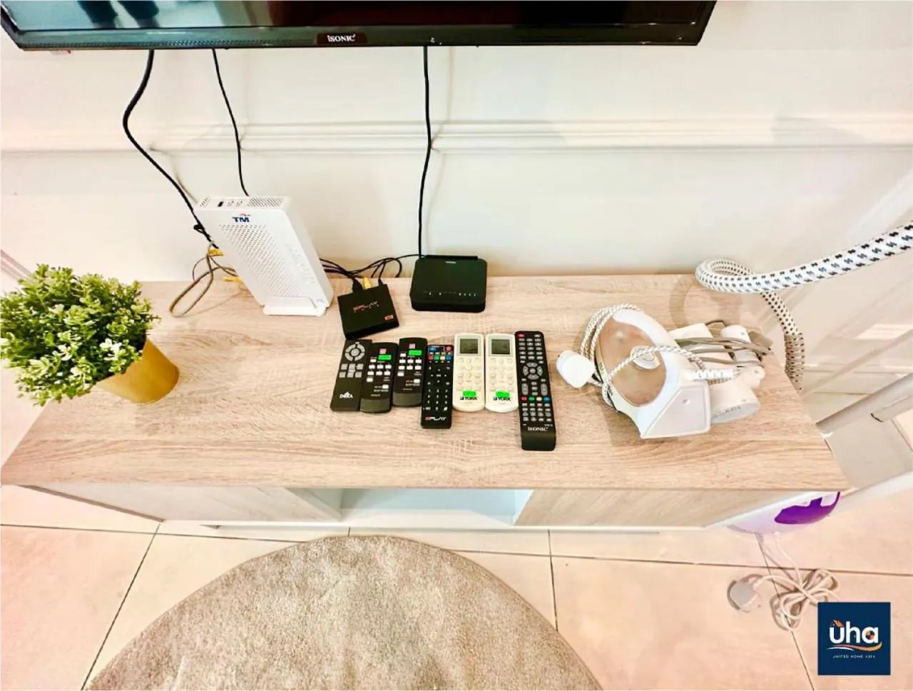 Living room in Akademik Suite by JK Home