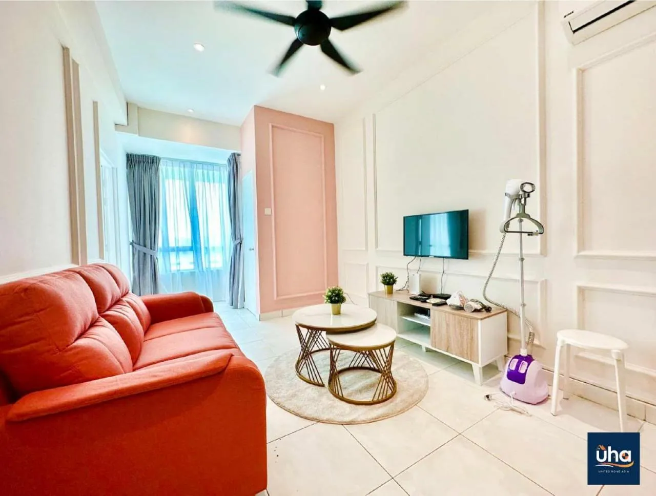 Communal lounge/ TV room in Akademik Suite by JK Home