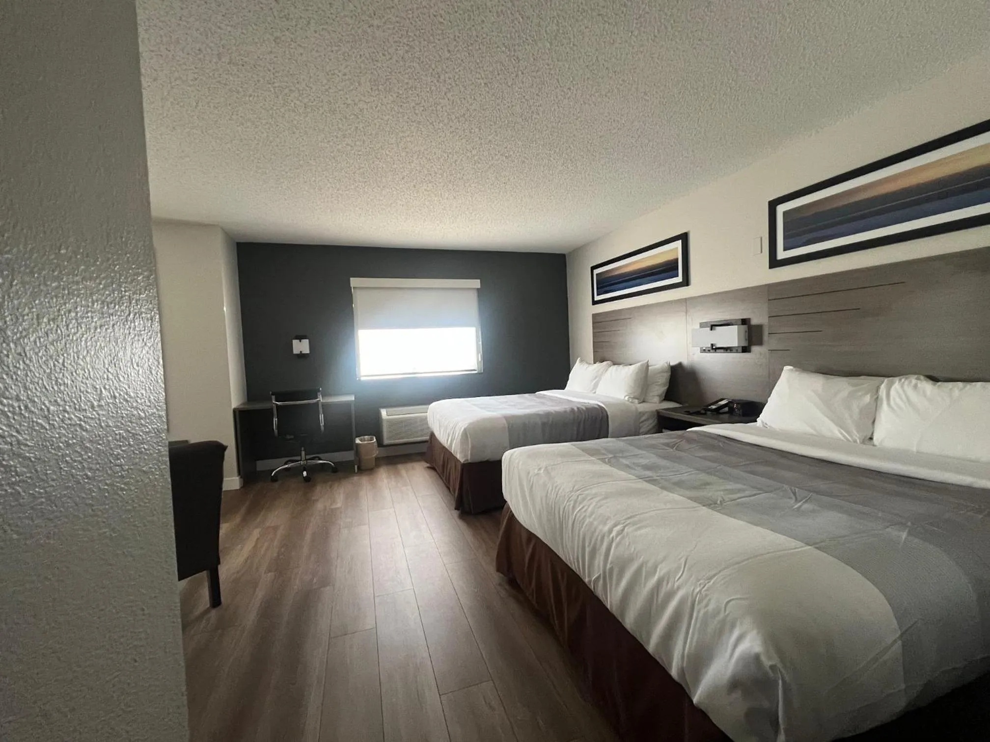 Photo of the whole room, Bed in Quality Inn Neosho