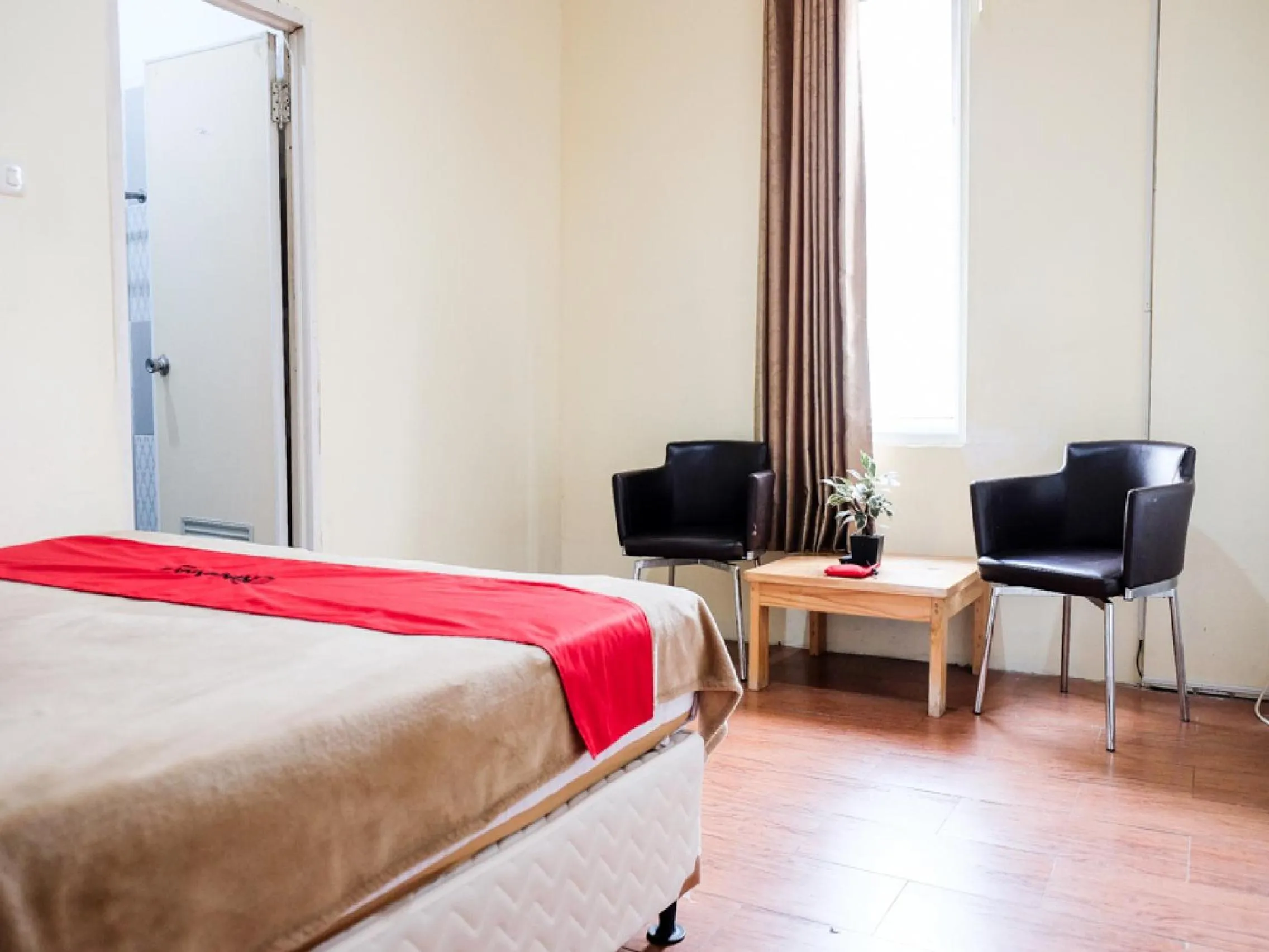 Bedroom in RedDoorz near Kebun Raya Bogor 2