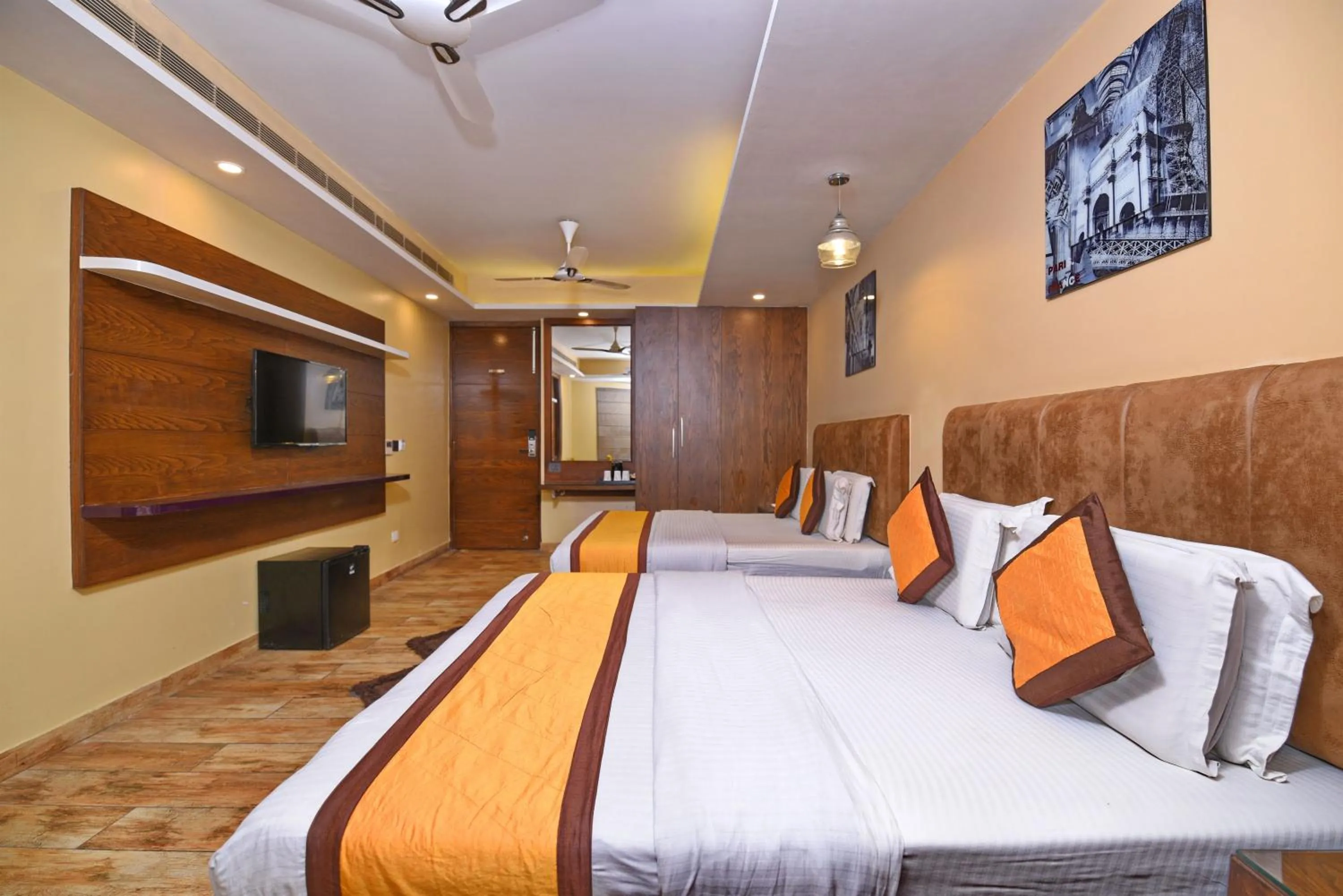 Communal lounge/ TV room, Bed in Staybook Hotel Nitya Maharani, Free Airport Pickup