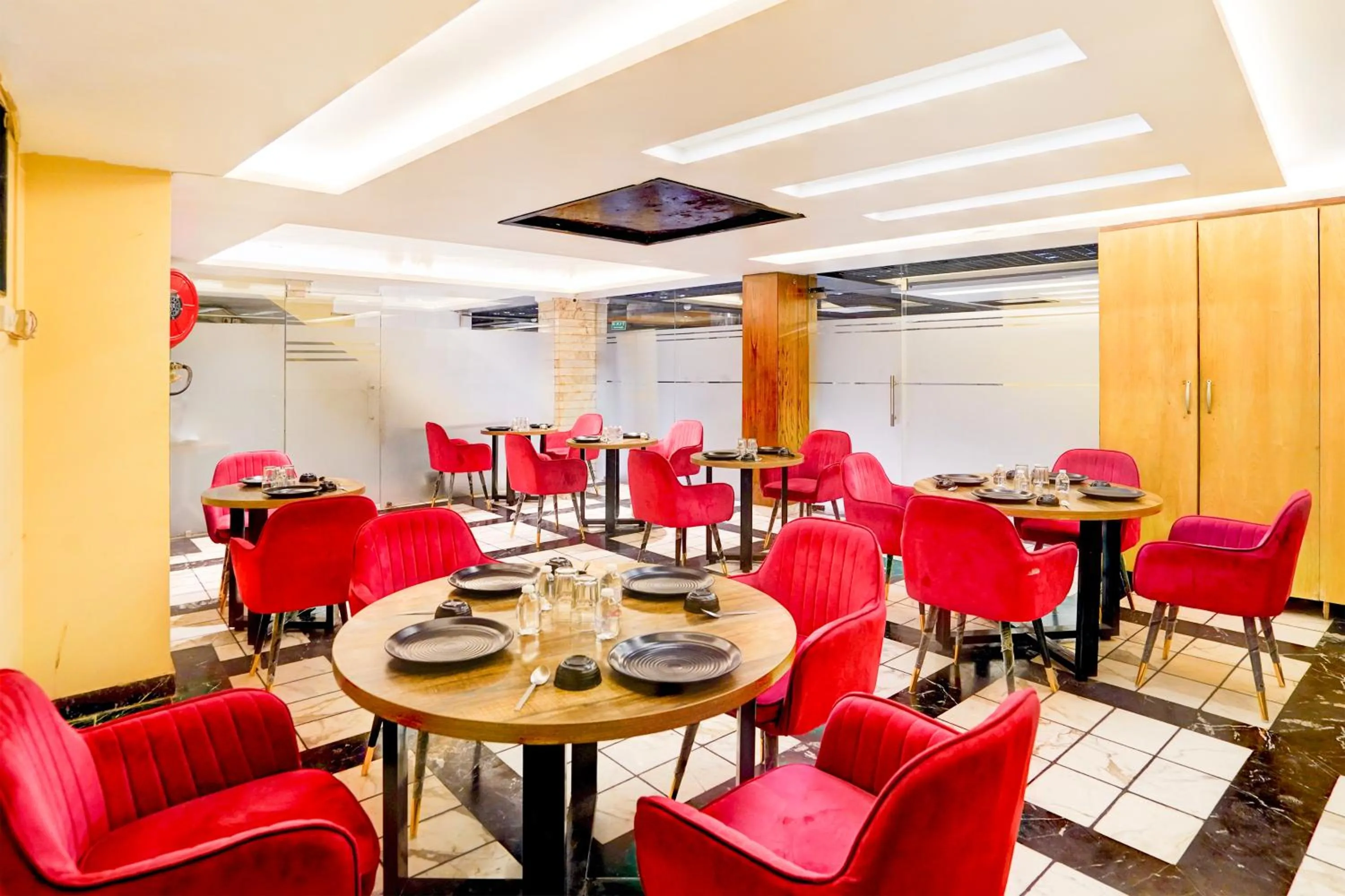 Seating area, Restaurant/Places to Eat in Staybook Hotel Nitya Maharani, Free Airport Pickup