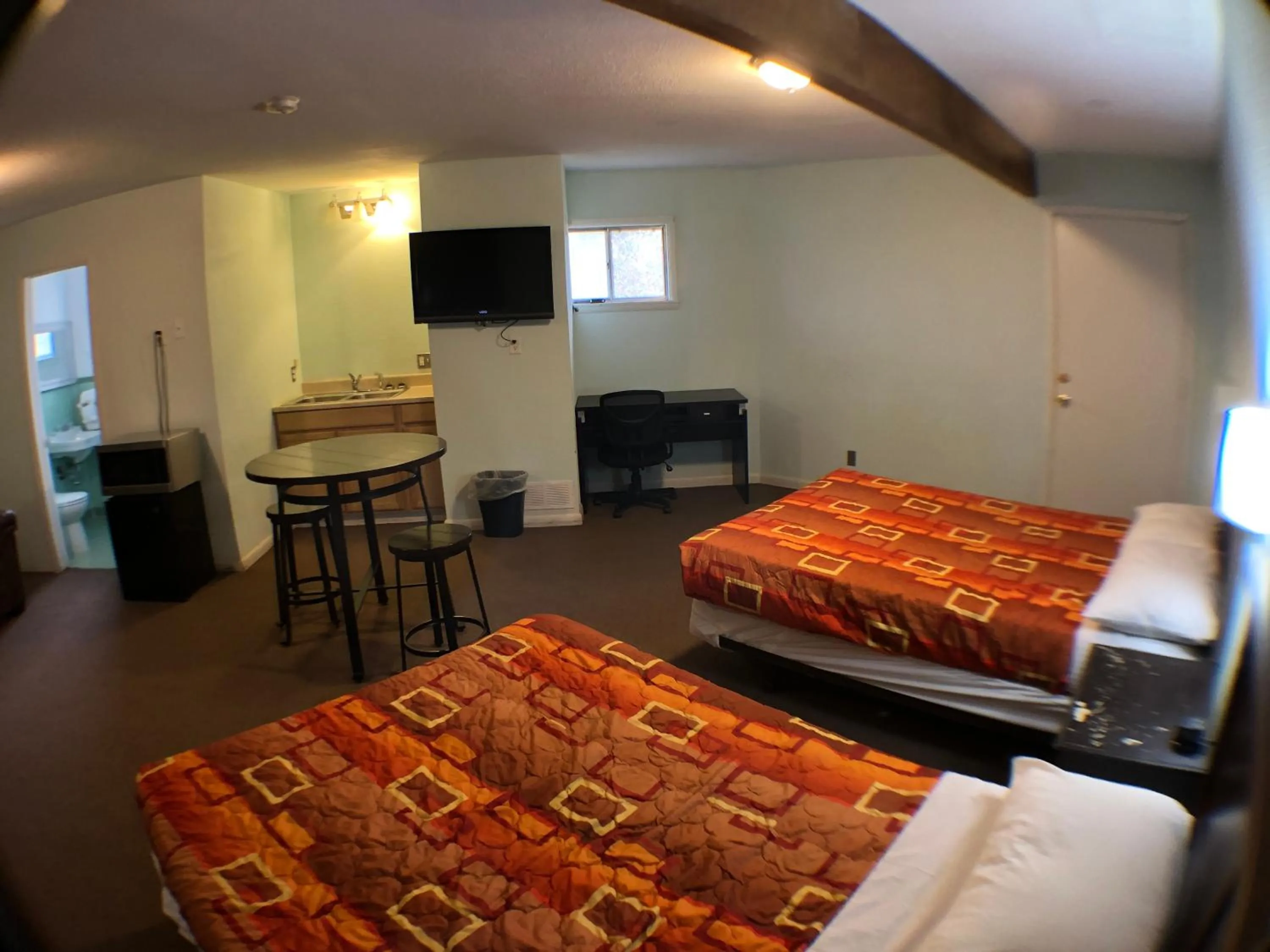 Bed in Tower 64 Motel & RV