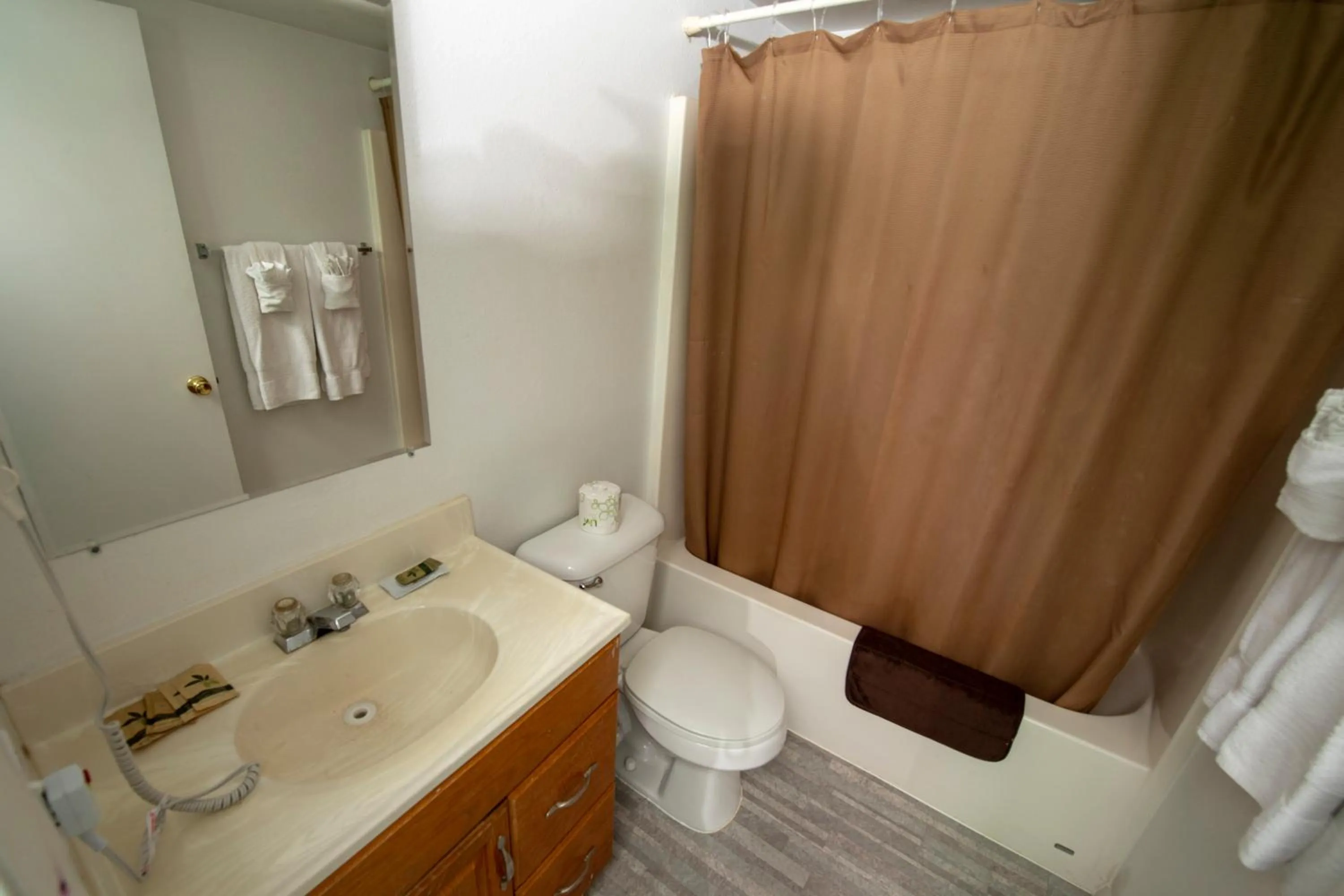 Bathroom in Tower 64 Motel & RV