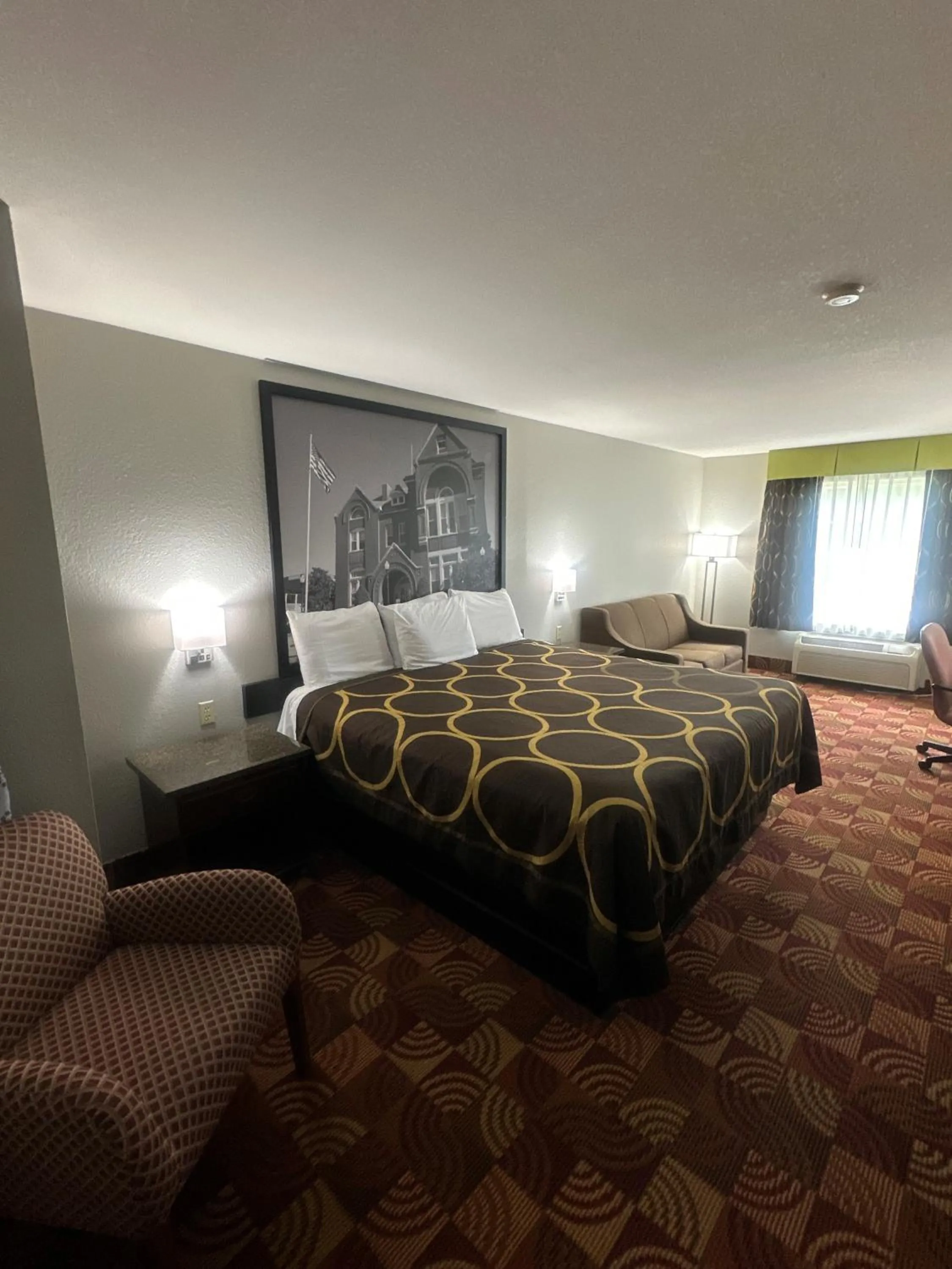 Bedroom, Bed in Super 8 by Wyndham Lake of the Ozarks