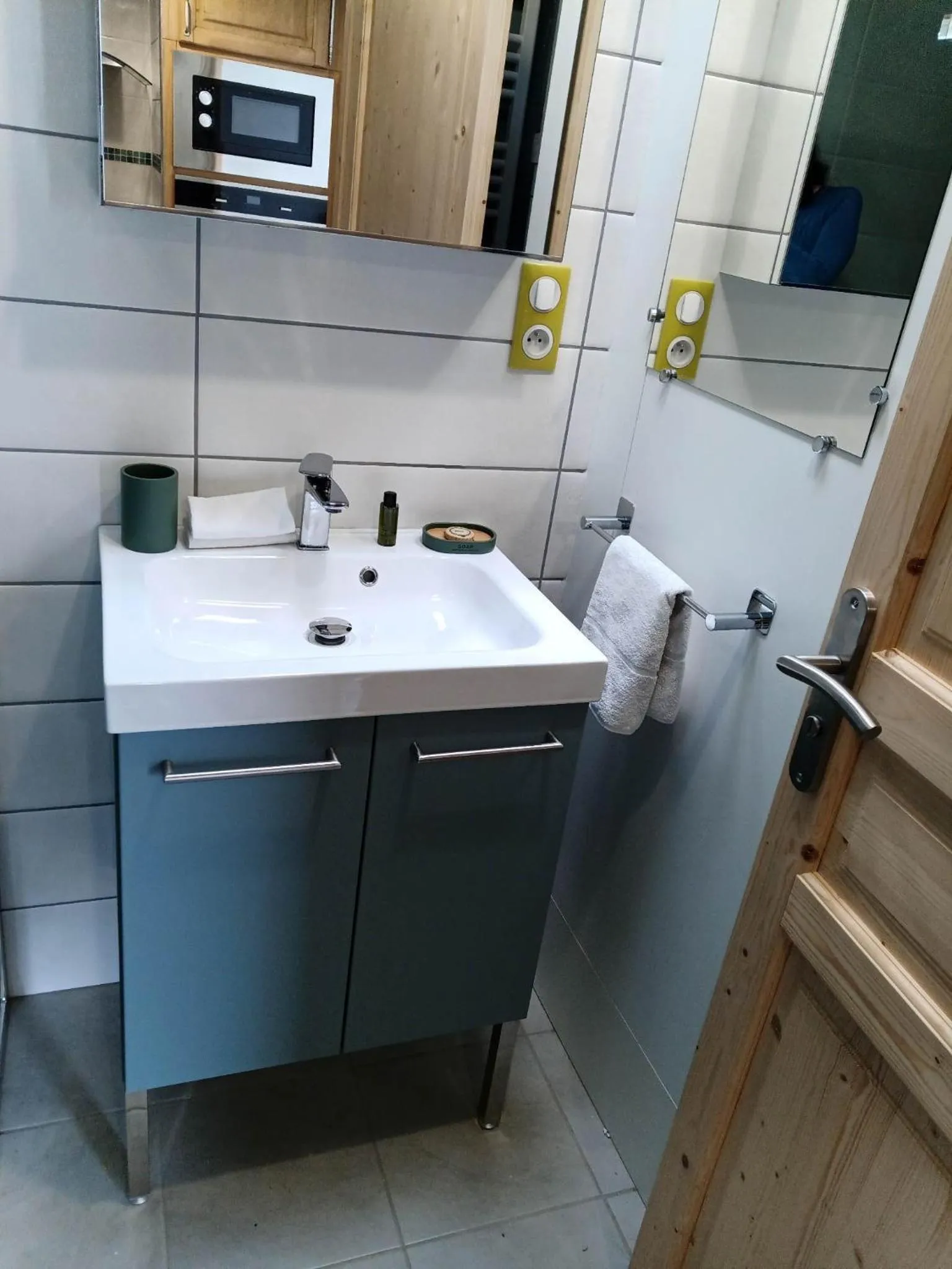 Bathroom in Gîtes de l'Orée du Bois - Boussières