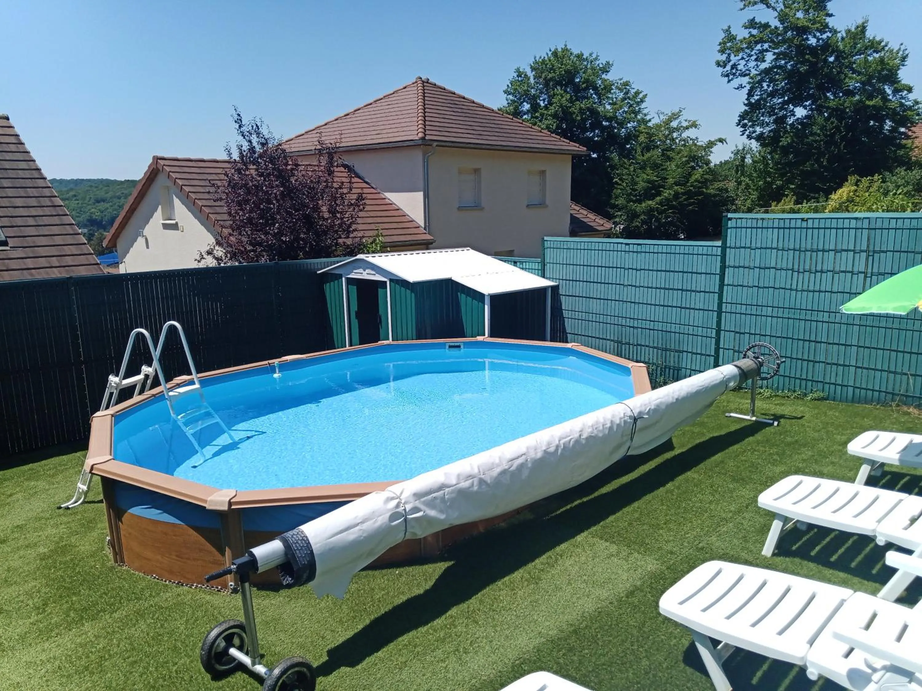 Pool view in Gîtes de l'Orée du Bois - Boussières