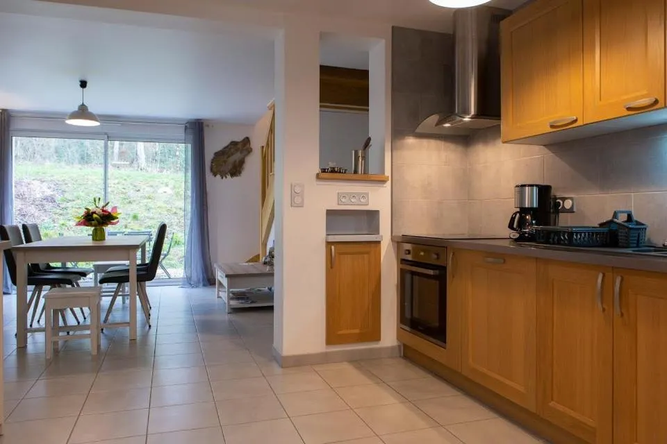 Kitchen or kitchenette in Gîtes de l'Orée du Bois - Boussières