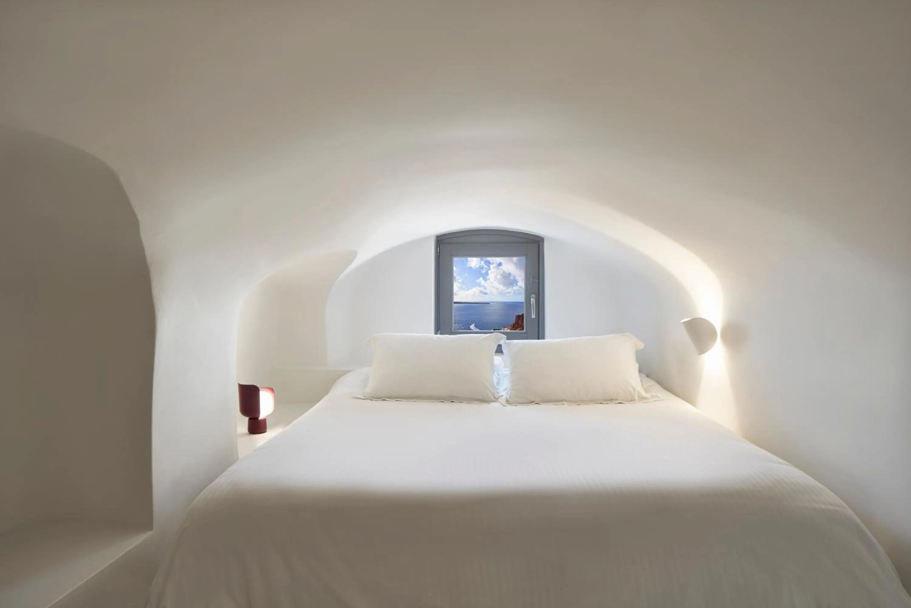 Bed in Old Castle Oia