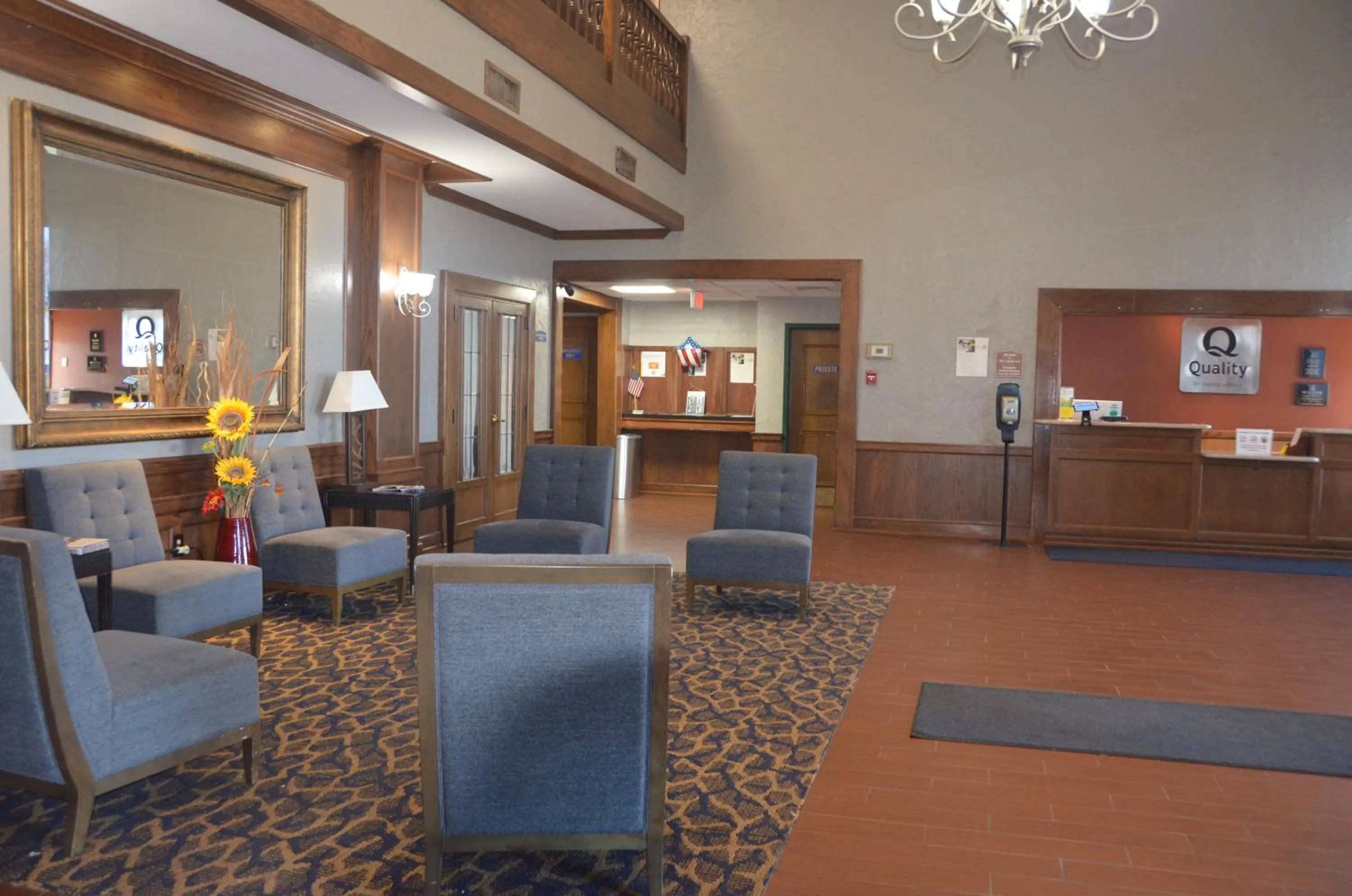 Seating area in Quality Inn Perrysburg - Toledo South