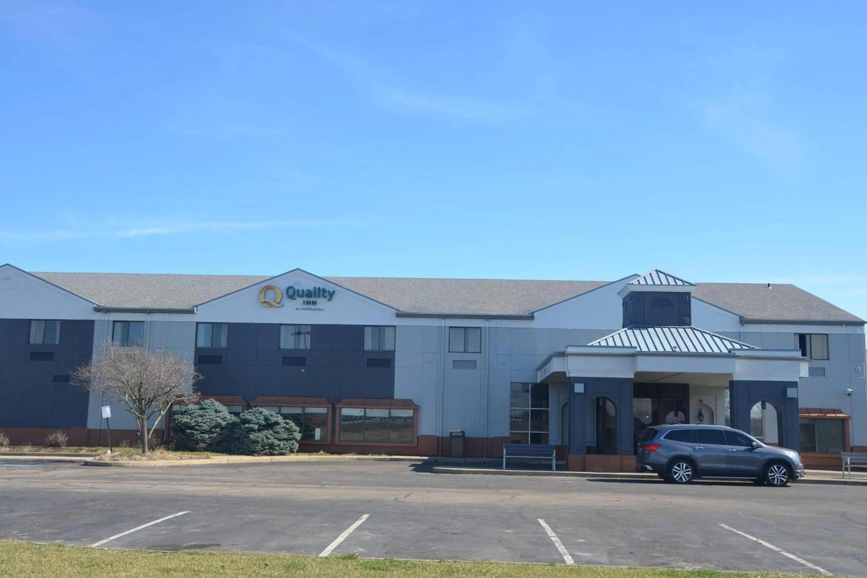 Property building in Quality Inn Perrysburg - Toledo South