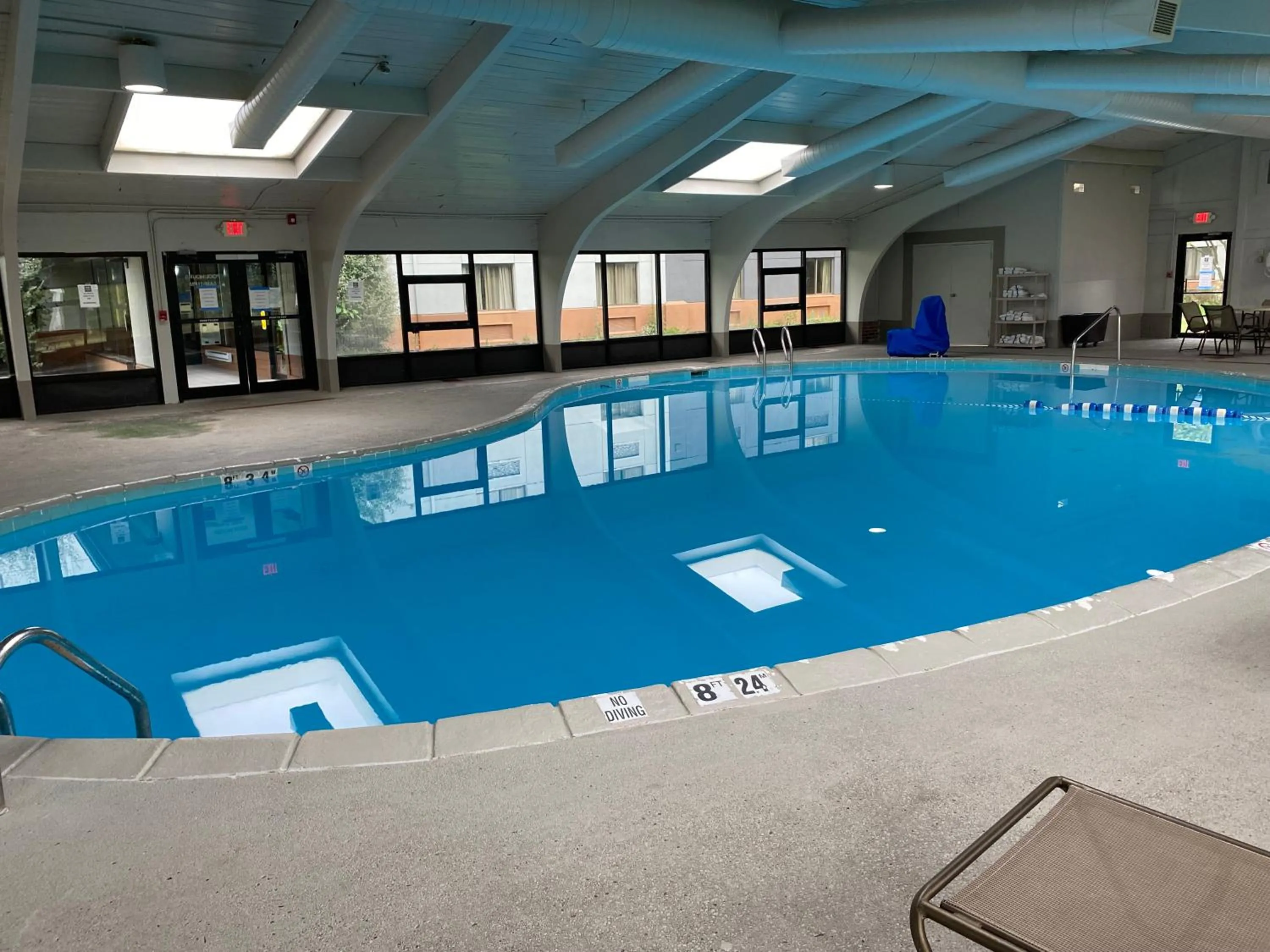 Swimming pool in Quality Inn Perrysburg - Toledo South