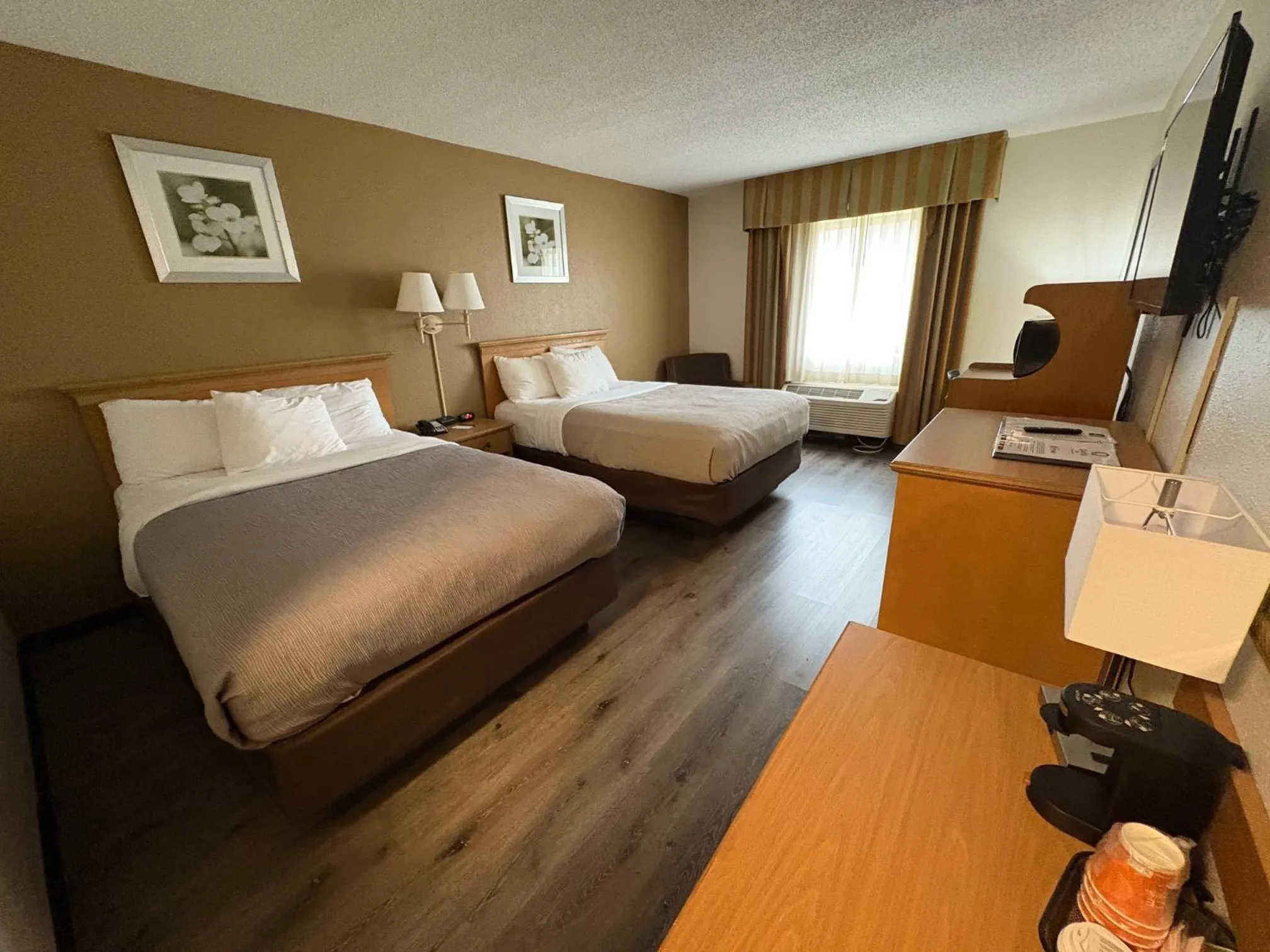Guests, Bed in Quality Inn Perrysburg - Toledo South